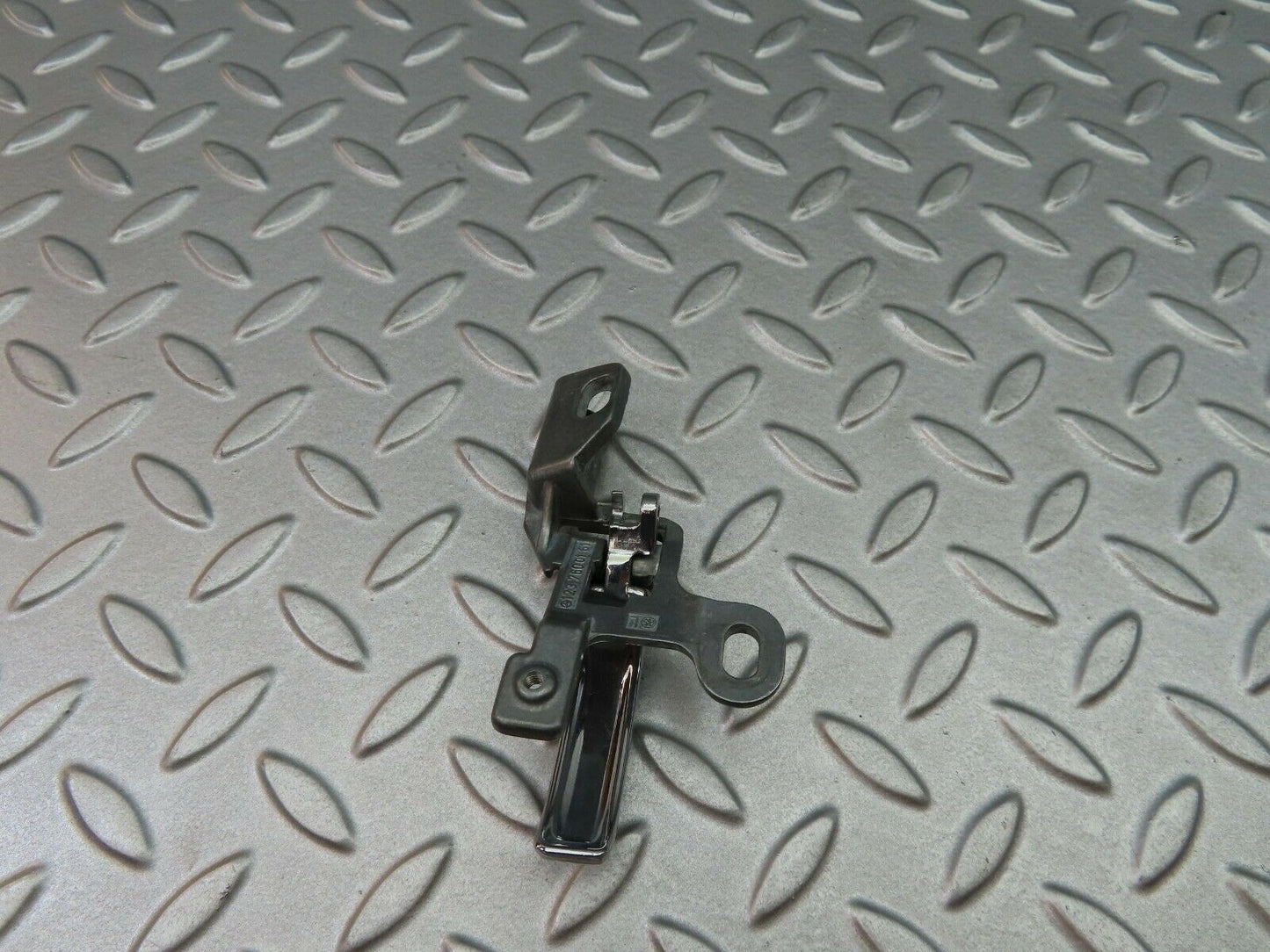 5810 Mercedes-Benz W123 200 Left Interior Door Handle 1237600161