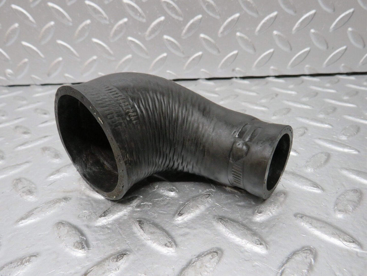 30132 Porsche 924 Radiator Hose 046121051