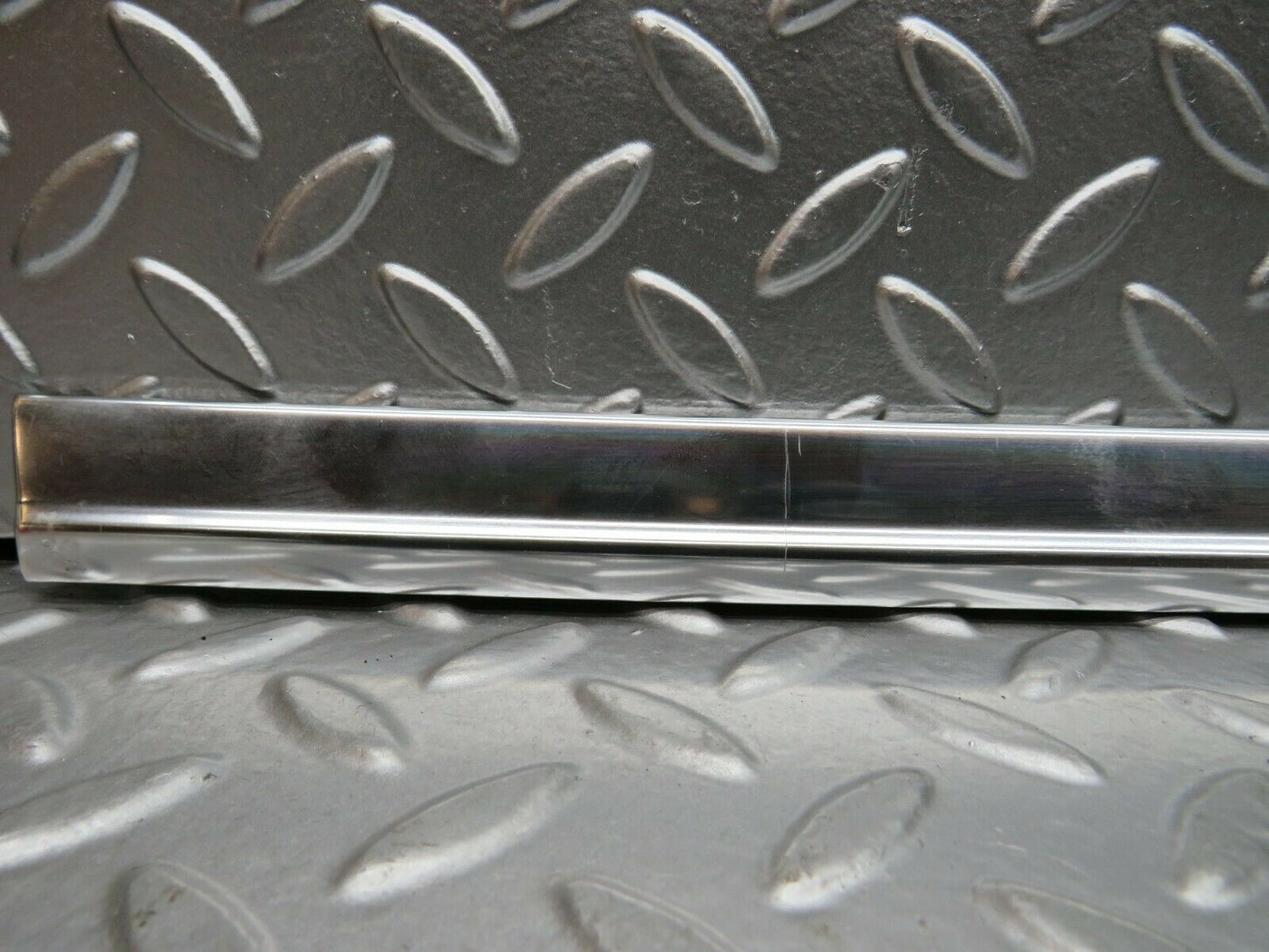 22738 Mercedes-Benz C107 450SLC Coupe Left Door Chrome Trim