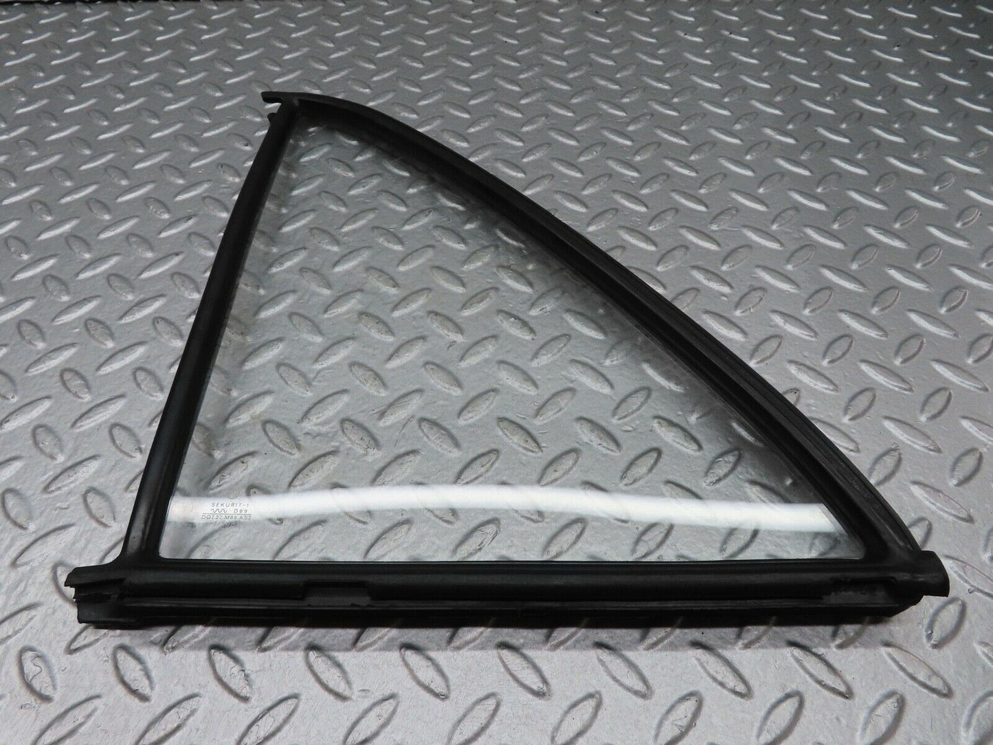 18074 Mercedes-Benz W123 200 Rear Left Quarter Window Glass 1237350124