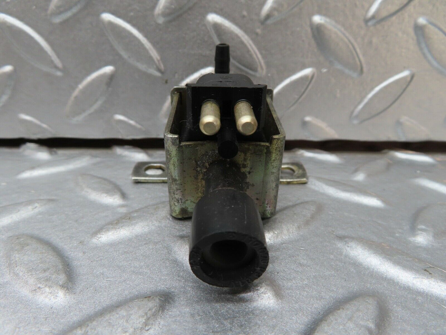 17448 Mercedes-Benz R129 300SL Coupe Vacuum Control Valve 0015407097