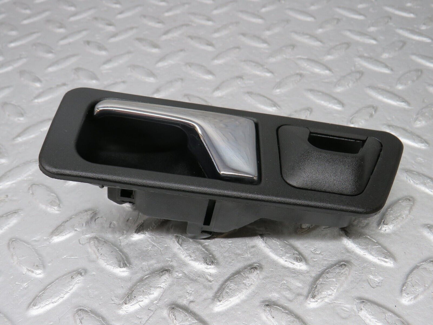 36619 Mercedes-Benz W201 190E 2.0L Left Interior Door Handle 2017660164