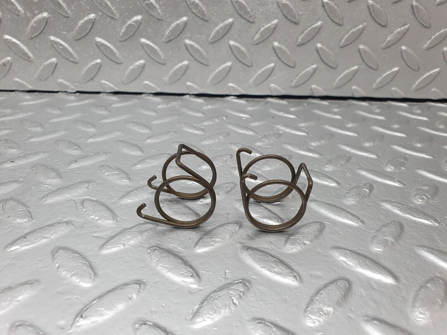 43363 Mercedes-Benz W108 280SE Valve Rocker Arm Retaining Spring