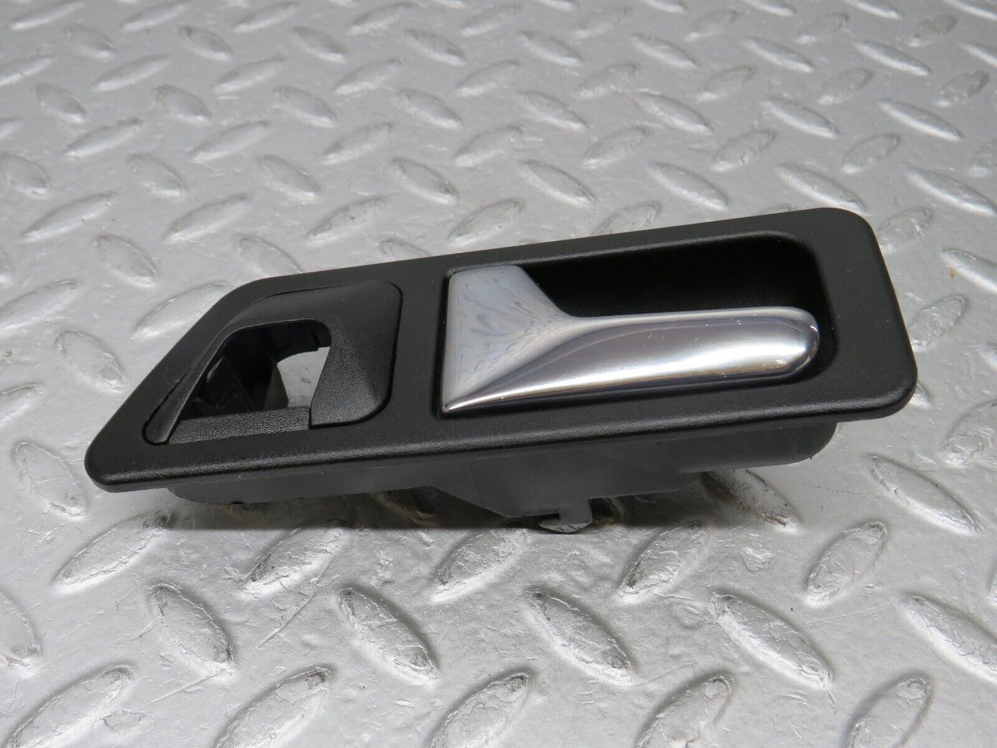 36619 Mercedes-Benz W201 190E 2.0L Left Interior Door Handle 2017660164