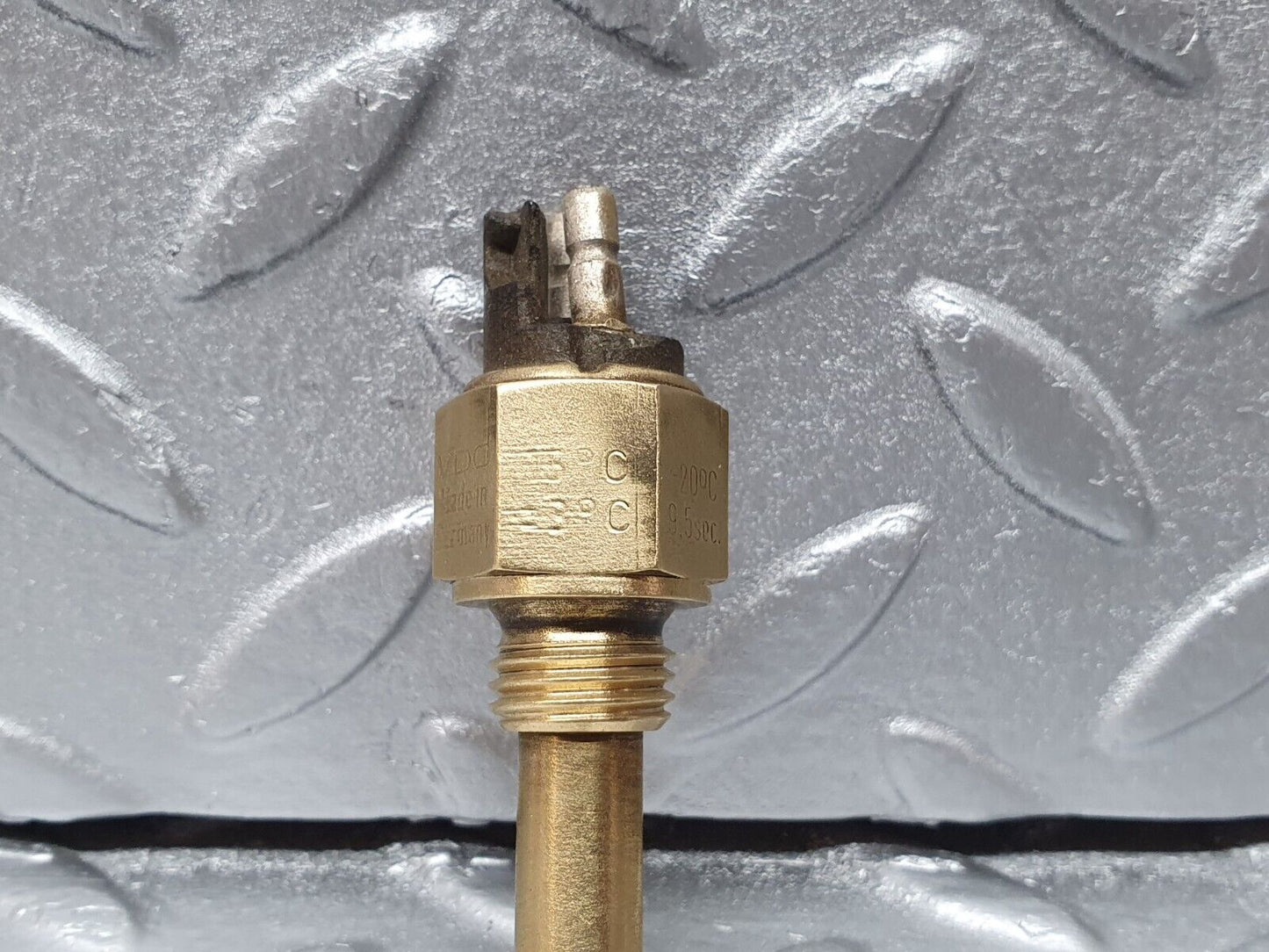 41326 Mercedes-Benz C107 450SLC Coupe Temperature Sensor VDO