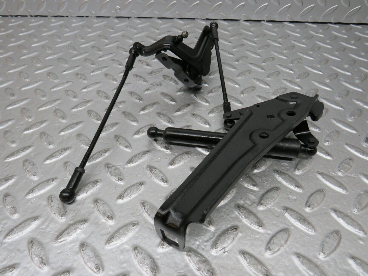 26985 Mercedes-Benz W123 240D Throttle Linkage