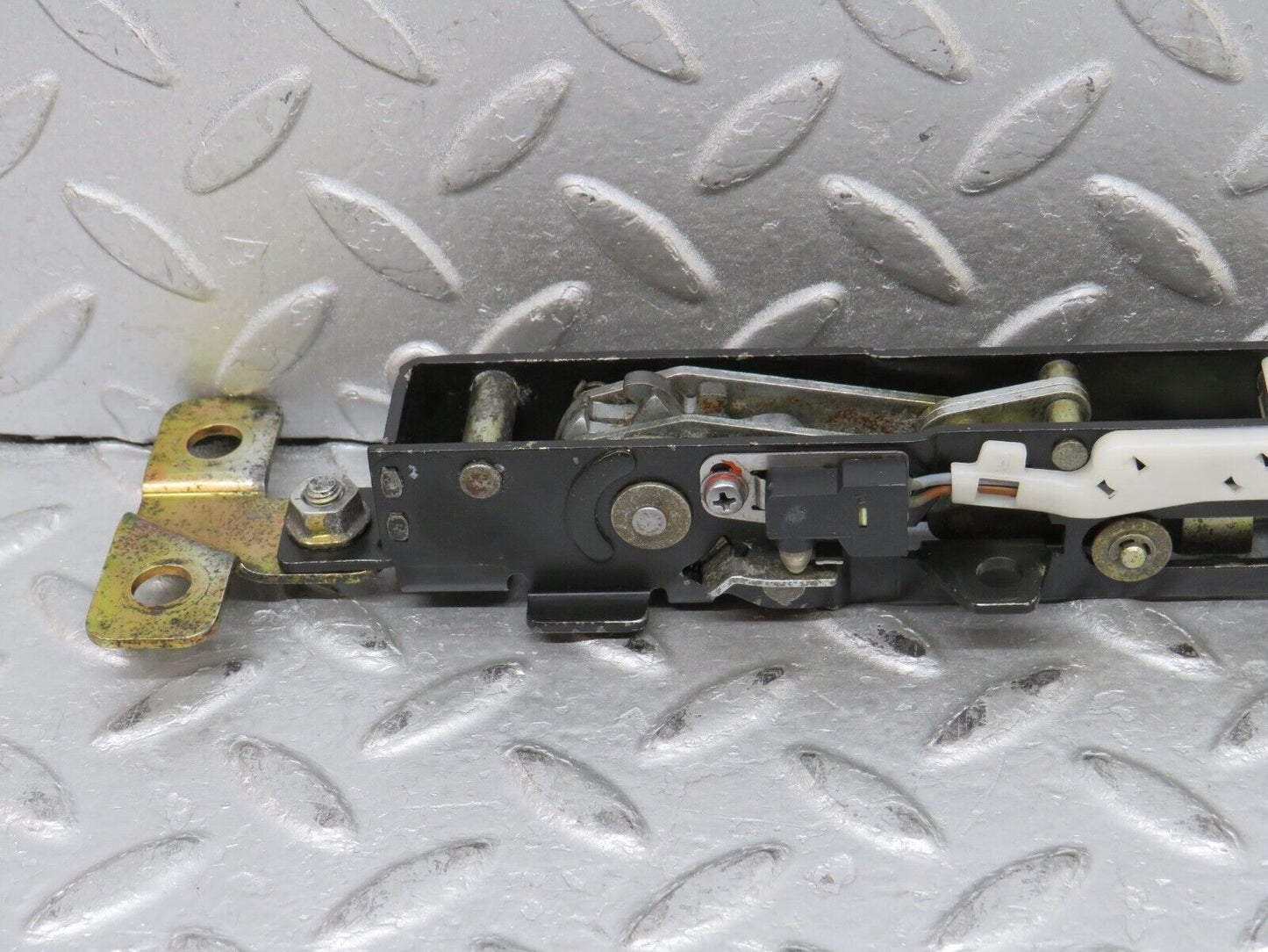 37820 Mercedes-Benz A124 320E Cabriolet Soft Top Lock Latch Left 1247700426 1298210951 1298001672