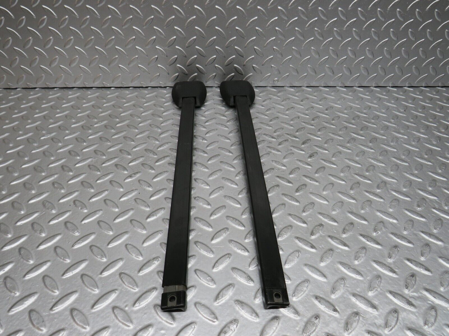 29401 Mercedes-Benz W124 230E Seat Belt Runner Pair 2019190920