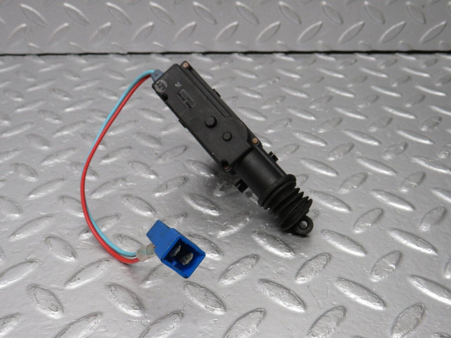 39133 Mercedes-Benz R107 500SL Trunk Lock Actuator