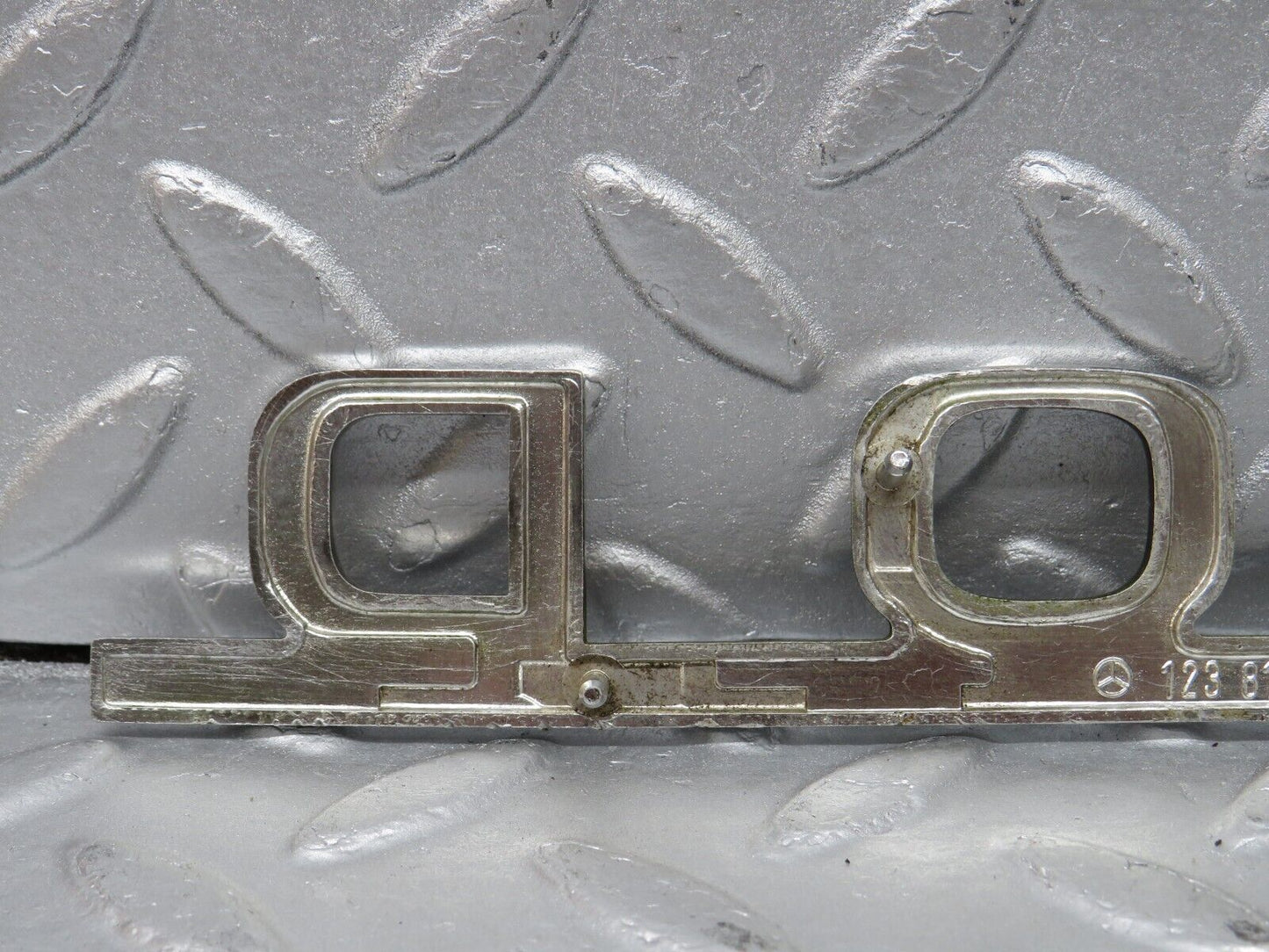 40692 Mercedes-Benz W123 300D Trunk Badge Emblem 1238170915