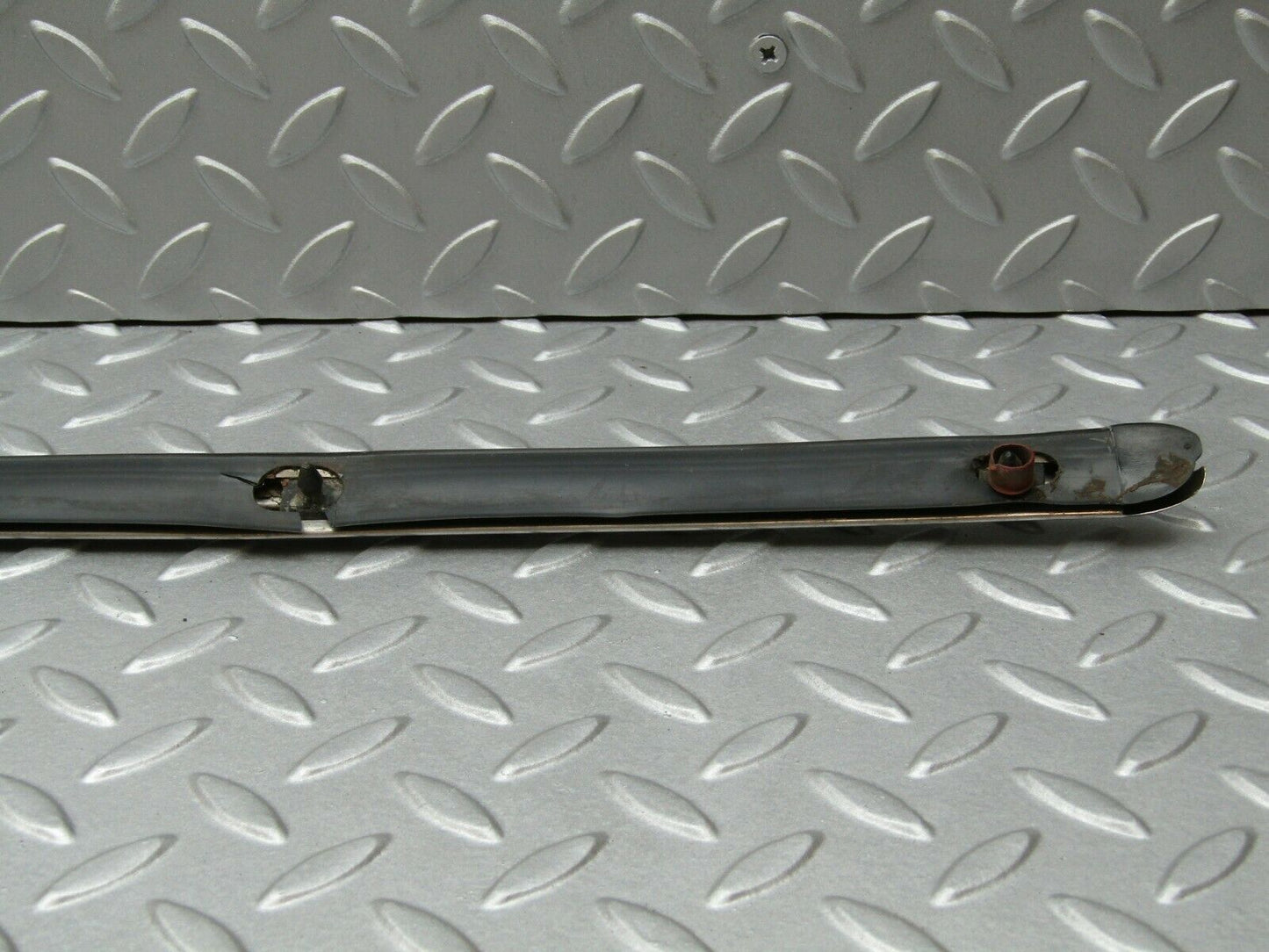 3339 Mercedes-Benz W115 220D Centre Fender Chrome Trim Front Right