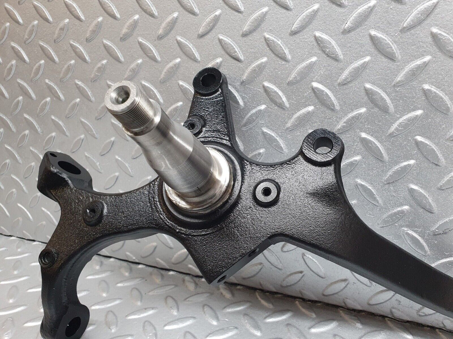 42028 Mercedes-Benz W202 C200 Front Left Steering Knuckle 2021401