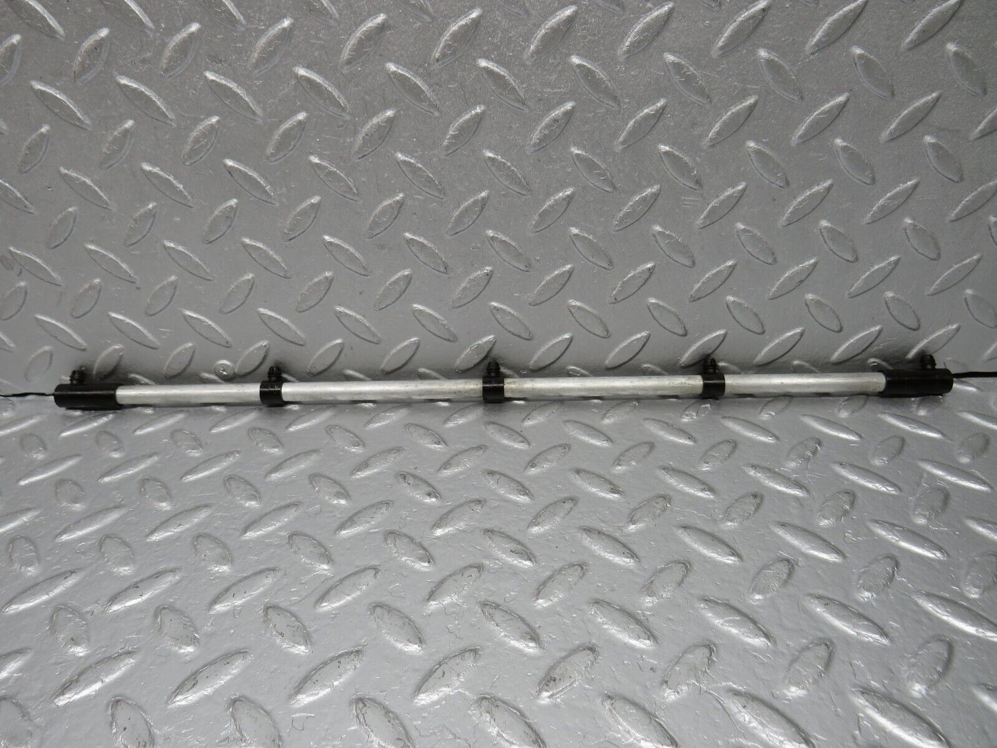 39157 Mercedes-Benz R107 500SL Camshaft Oil Tube