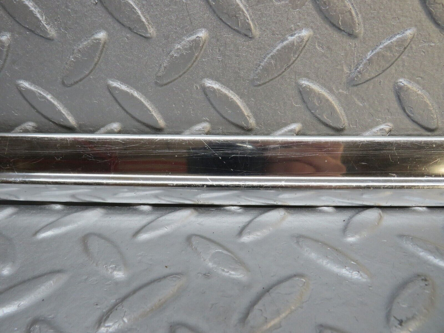 40180 Mercedes-Benz R107 350SL Coupe Left Door Chrome Trim