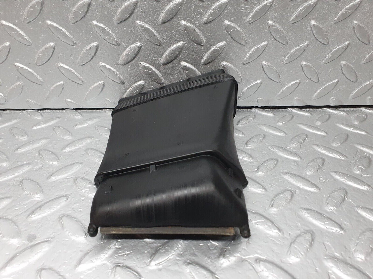 41825 Mercedes-Benz W202 C200 Air Duct Pipe 2028300425