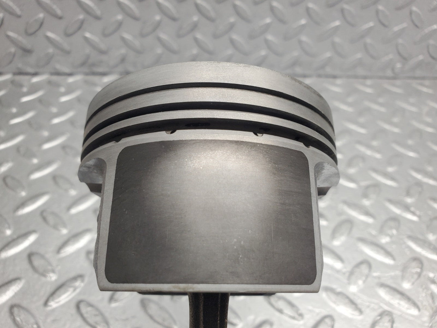 W124 Wagon piston with connecting rod used OEM