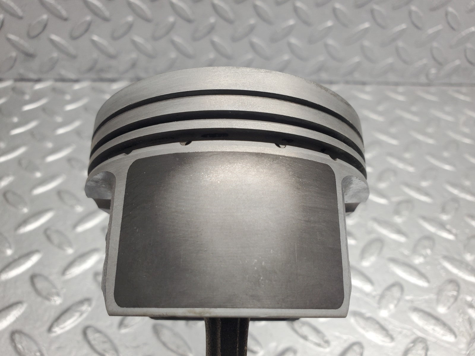 W124 Wagon piston with connecting rod used OEM