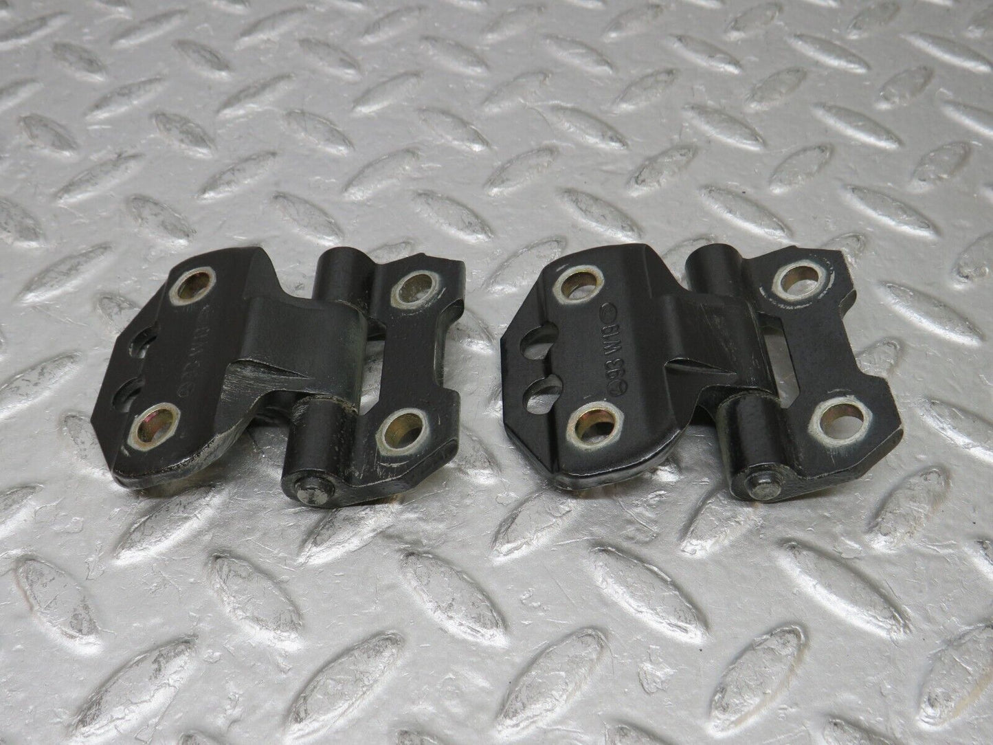 37737 Mercedes-Benz A124 320E Cabriolet Door Hinge Right Side