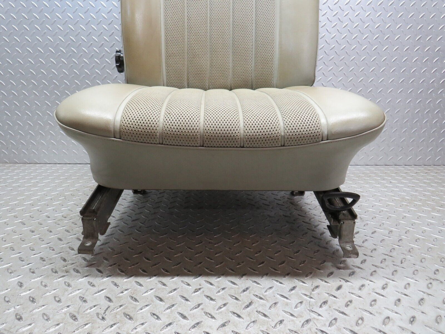 40511 Mercedes-Benz W110 230 Front Left Seat Leather Beige