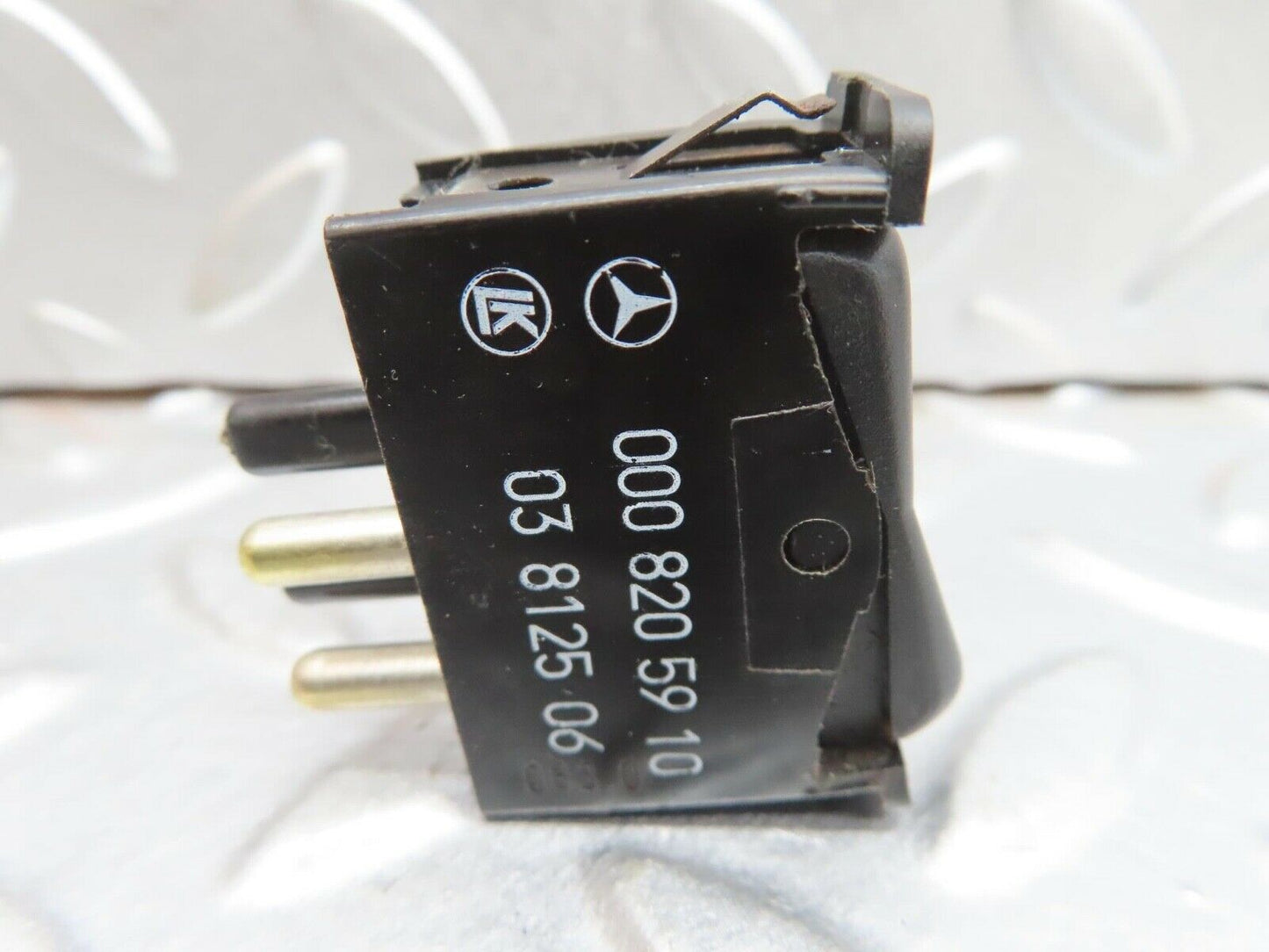 13672 Mercedes-Benz W123 200 Interior Light Switch 0008205910
