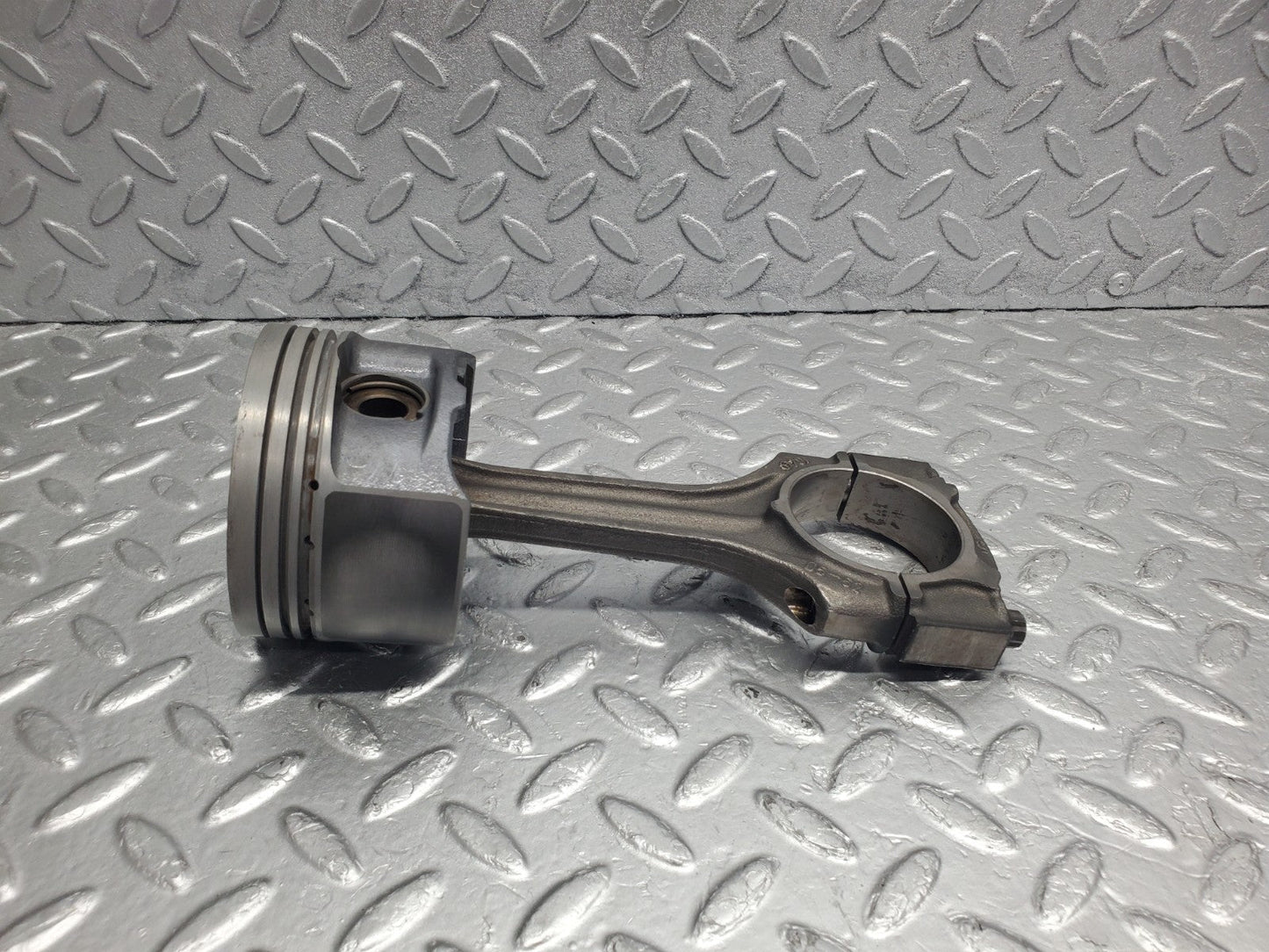 W124 Wagon piston with connecting rod used OEM