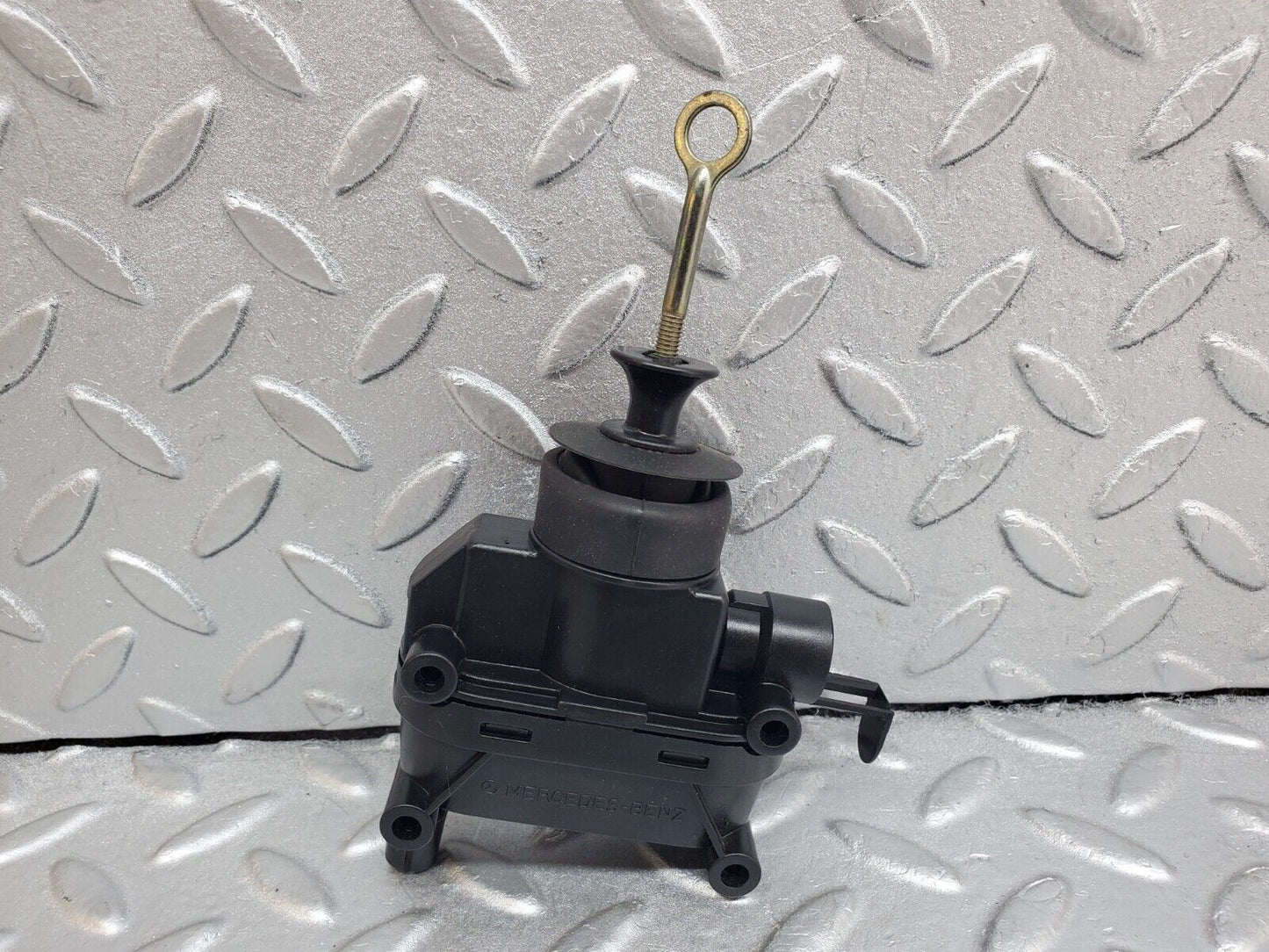 44758 Mercedes-Benz W124 220E Door Lock Vacuum Actuator Front Right