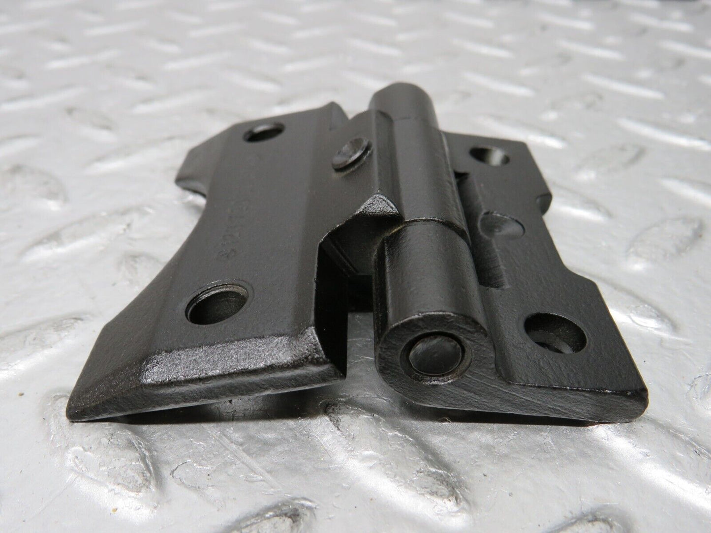 26868 Mercedes-Benz W123 240D Door Hinge Pair 1237200037
