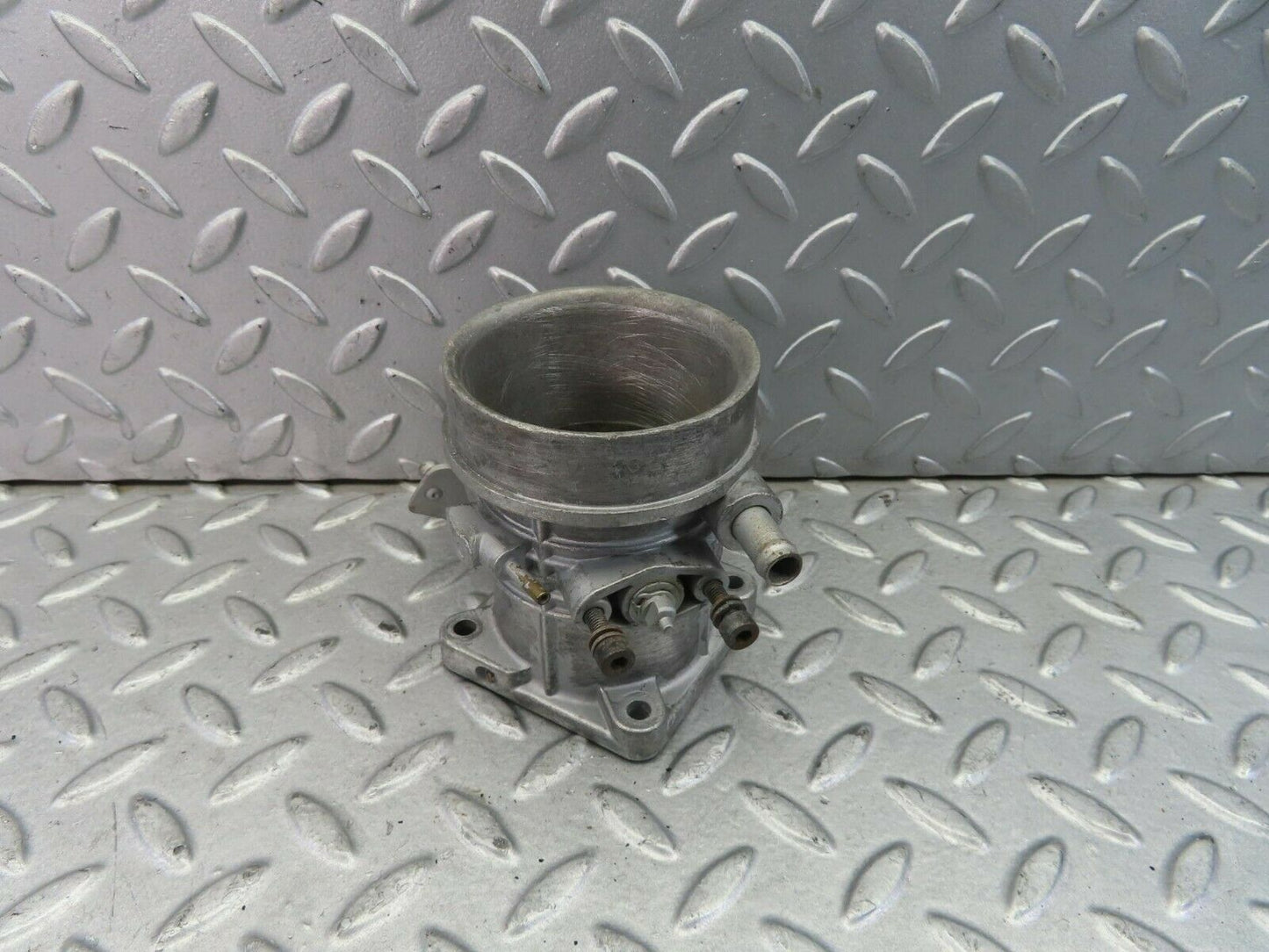 8685 Mercedes-Benz W111 Throttle Body