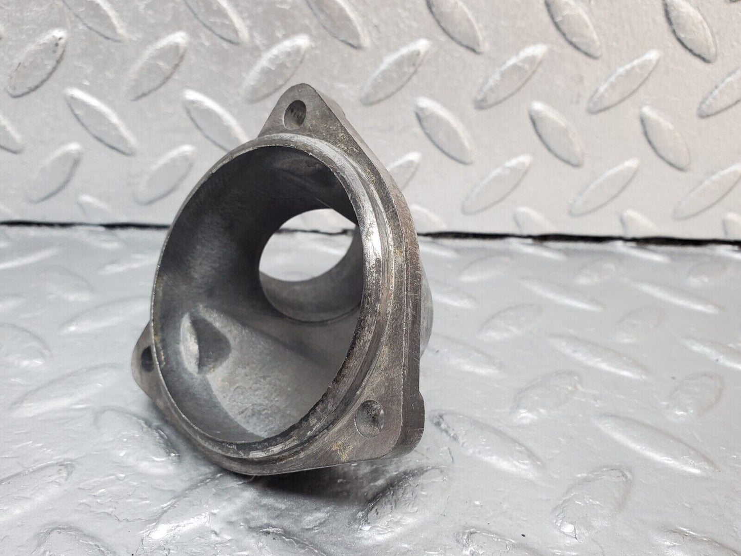 45937 Mercedes-Benz W126 420SE Thermostat Housing 1172030174