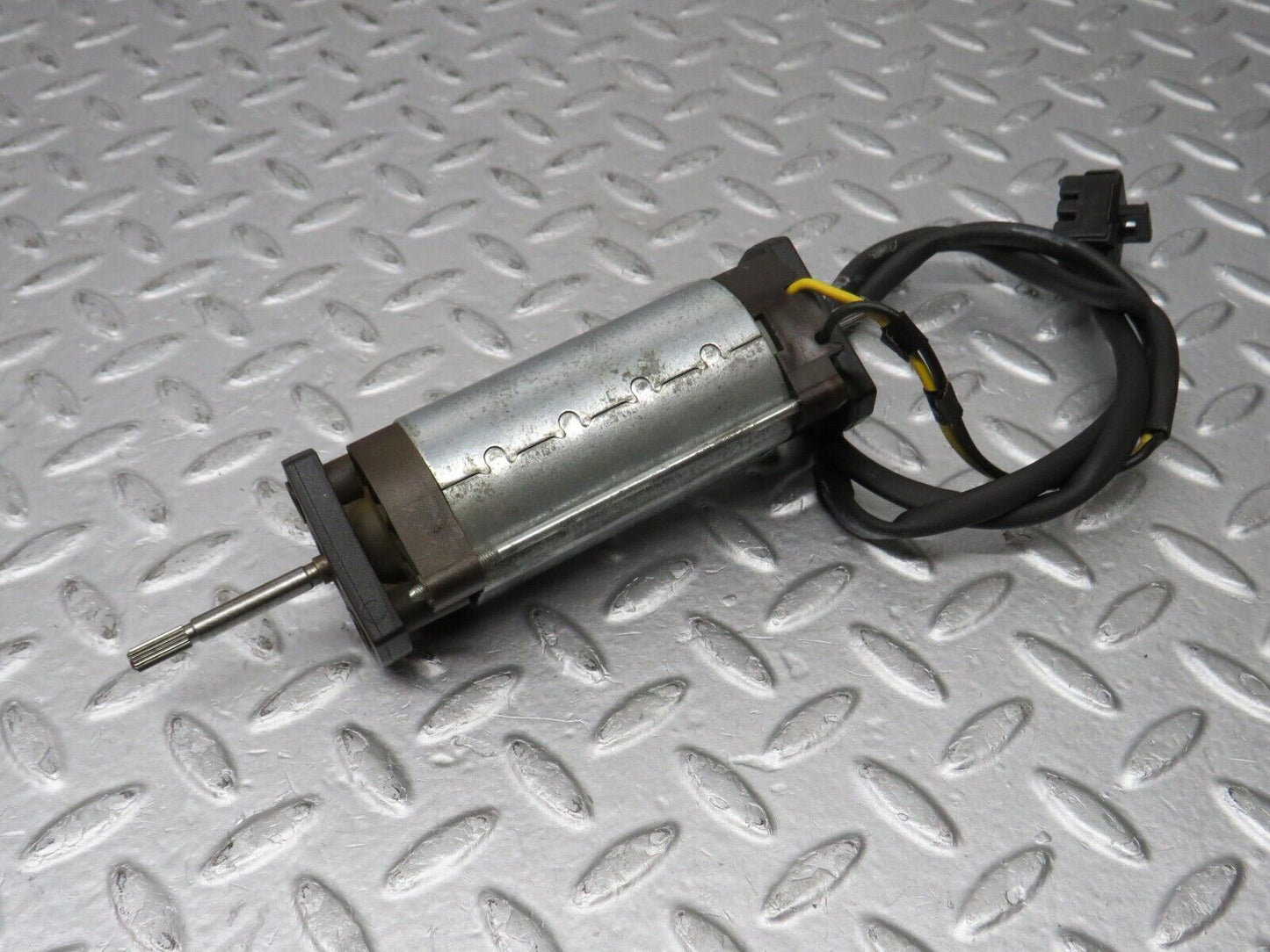 36847 Mercedes-Benz R129 300SL-24 Front Left Seat Adjustment Motor Bosch 1298205542 0130008032