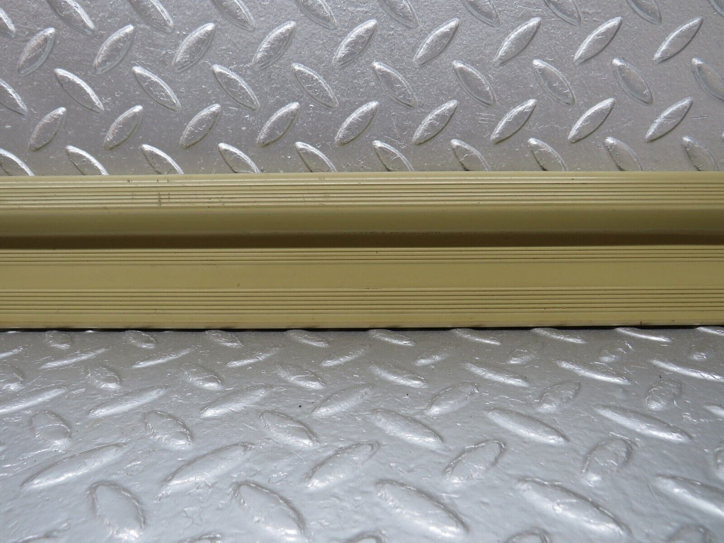 33981 Mercedes-Benz W124 260E Rear Left Door Sill Beige