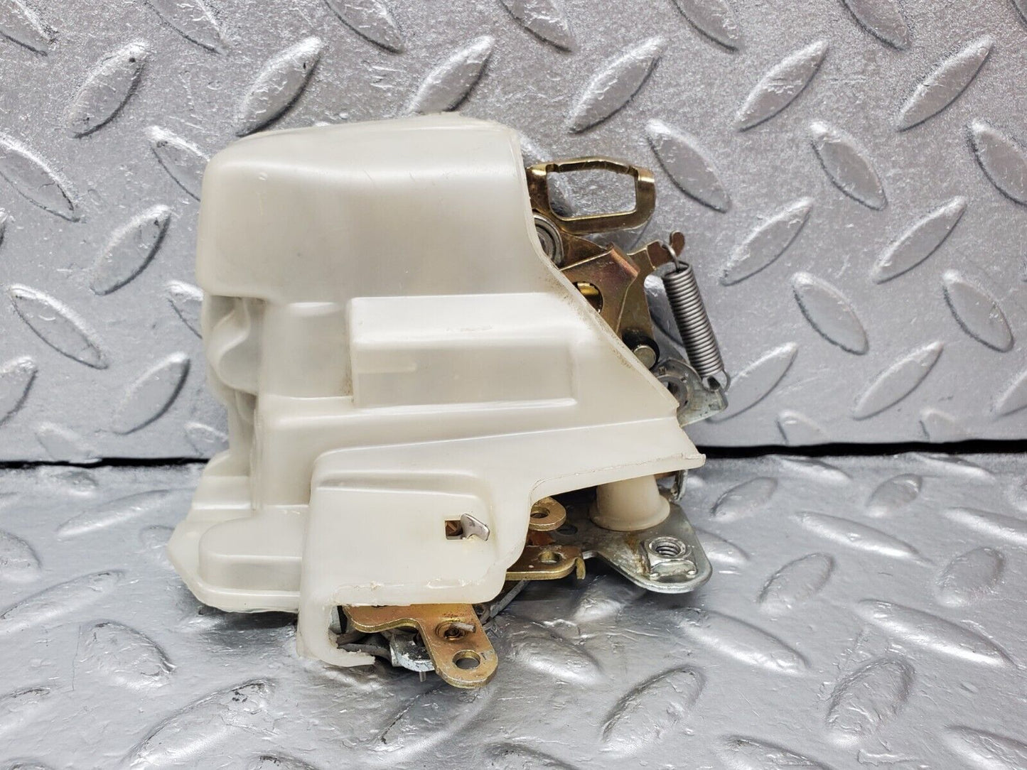 45621 Mercedes-Benz W126 420SE Front Left Door Lock Mechanism 1237230108