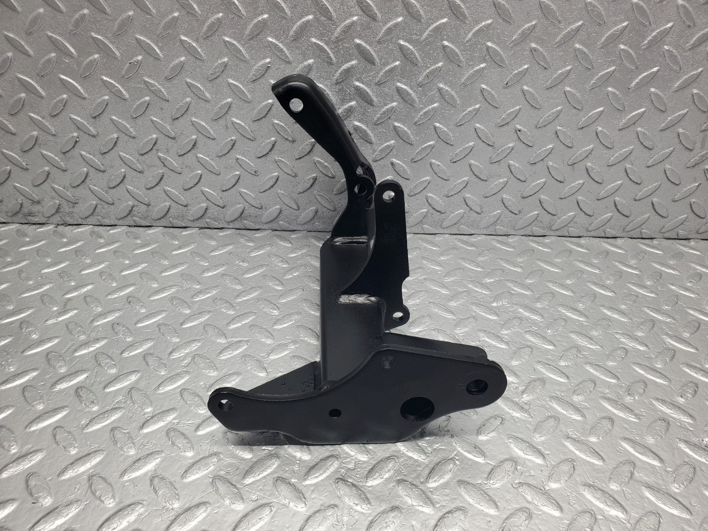 W126 Coupe air condition compressor mount bracket used OEM