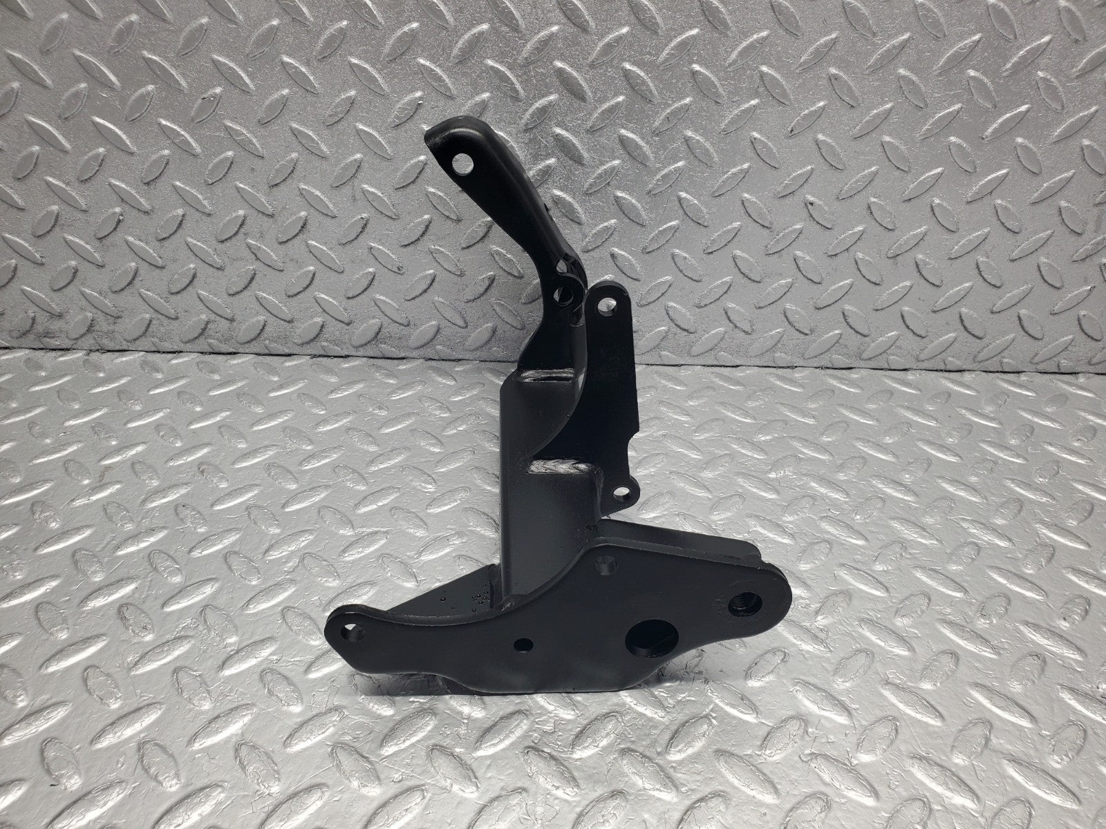 W126 Coupe air condition compressor mount bracket used OEM