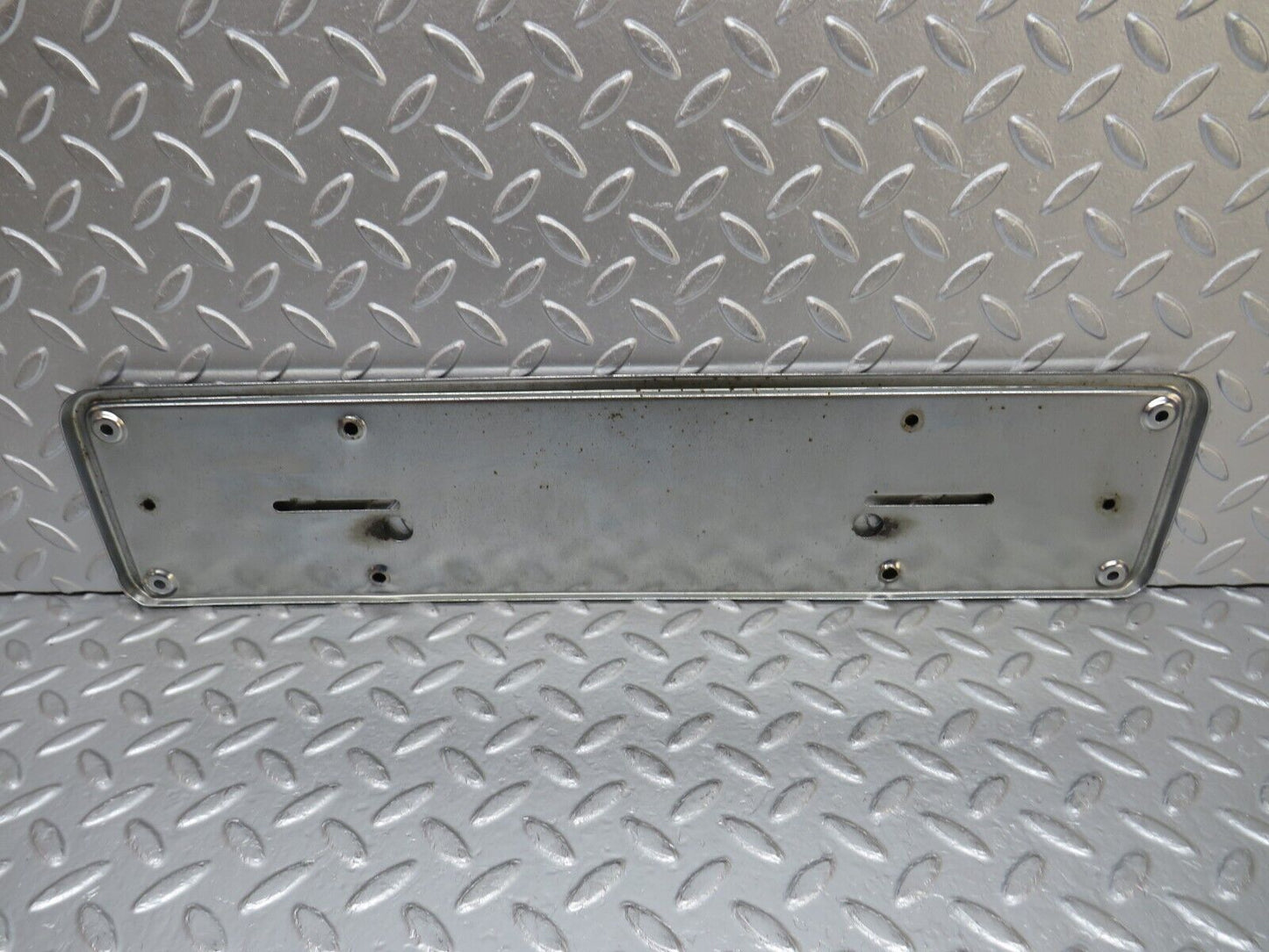 32512 Mercedes-Benz S124 300TE Wagon Rear number Plate Holder