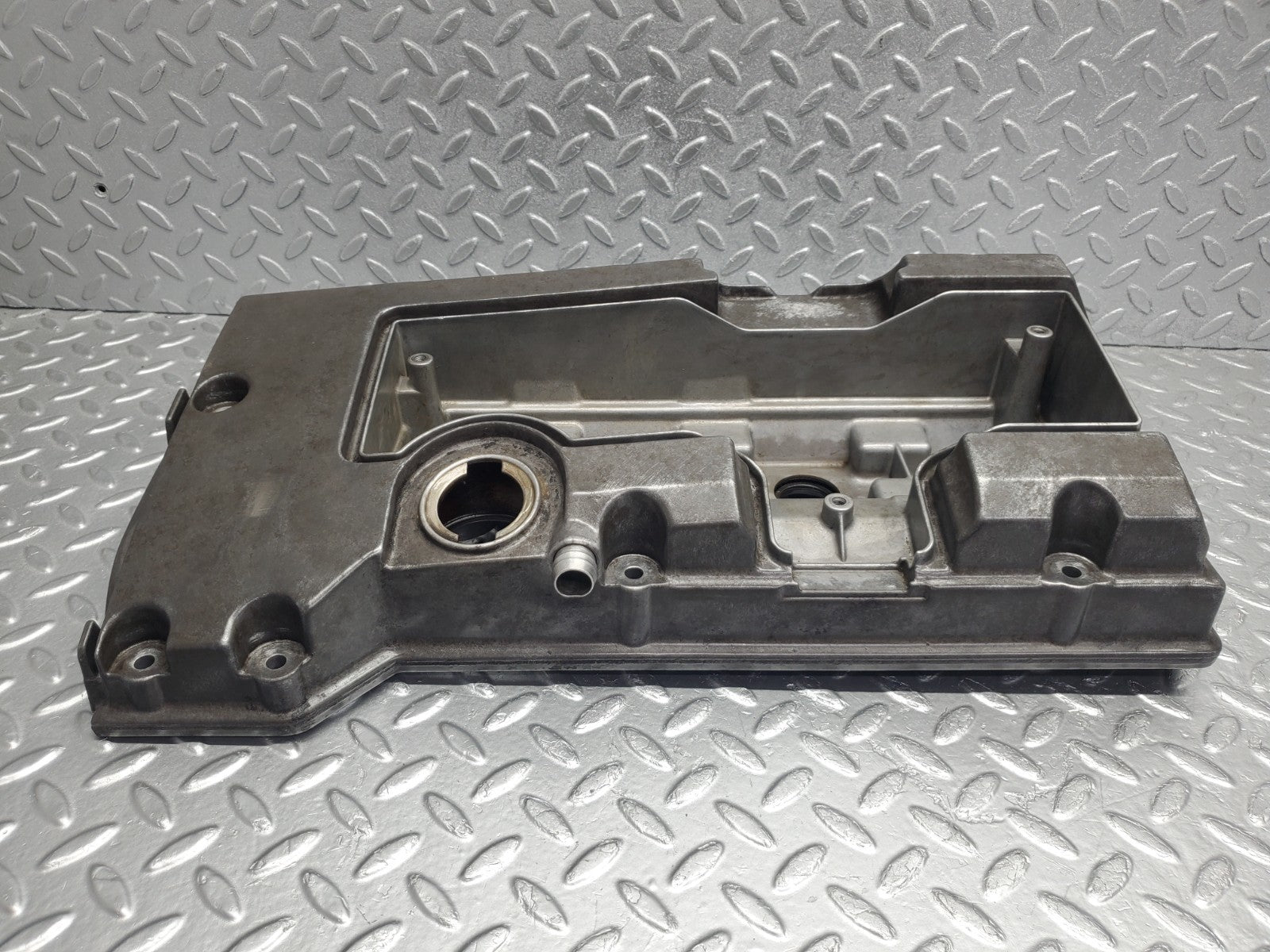 W124 Wagon cylinder head valve cover used OEM
