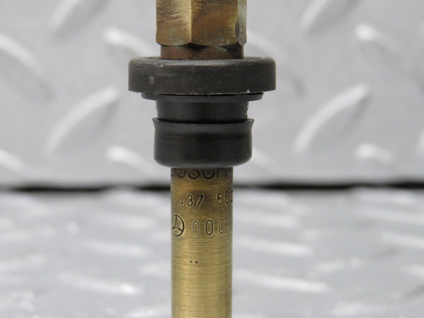 38906 Mercedes-Benz W201 190E 2.6L Fuel Injector Bosch 0000785623 0437502047