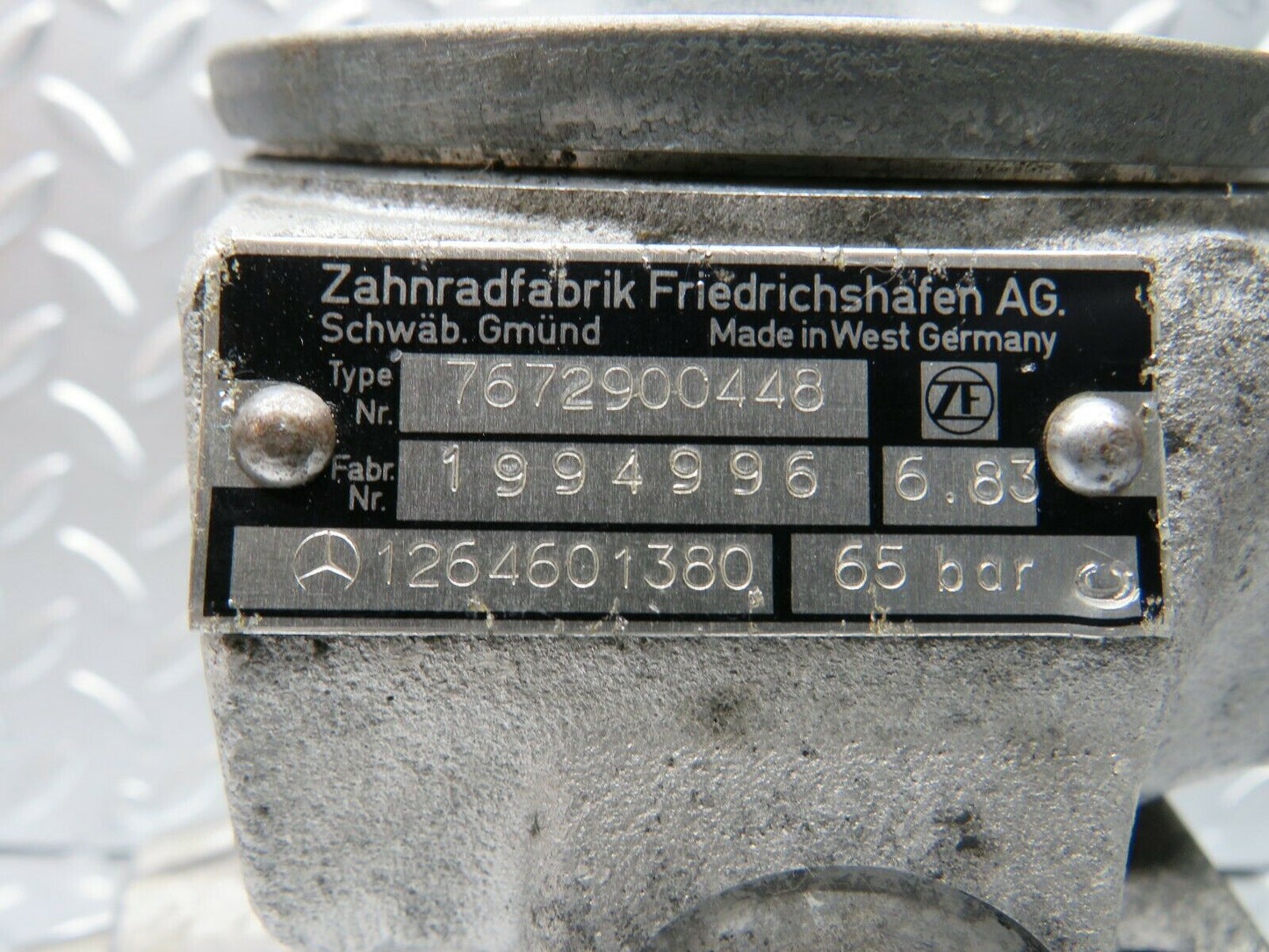 24116 Mercedes-Benz W123 280E Power Steering Pump 7672900448 1264601380