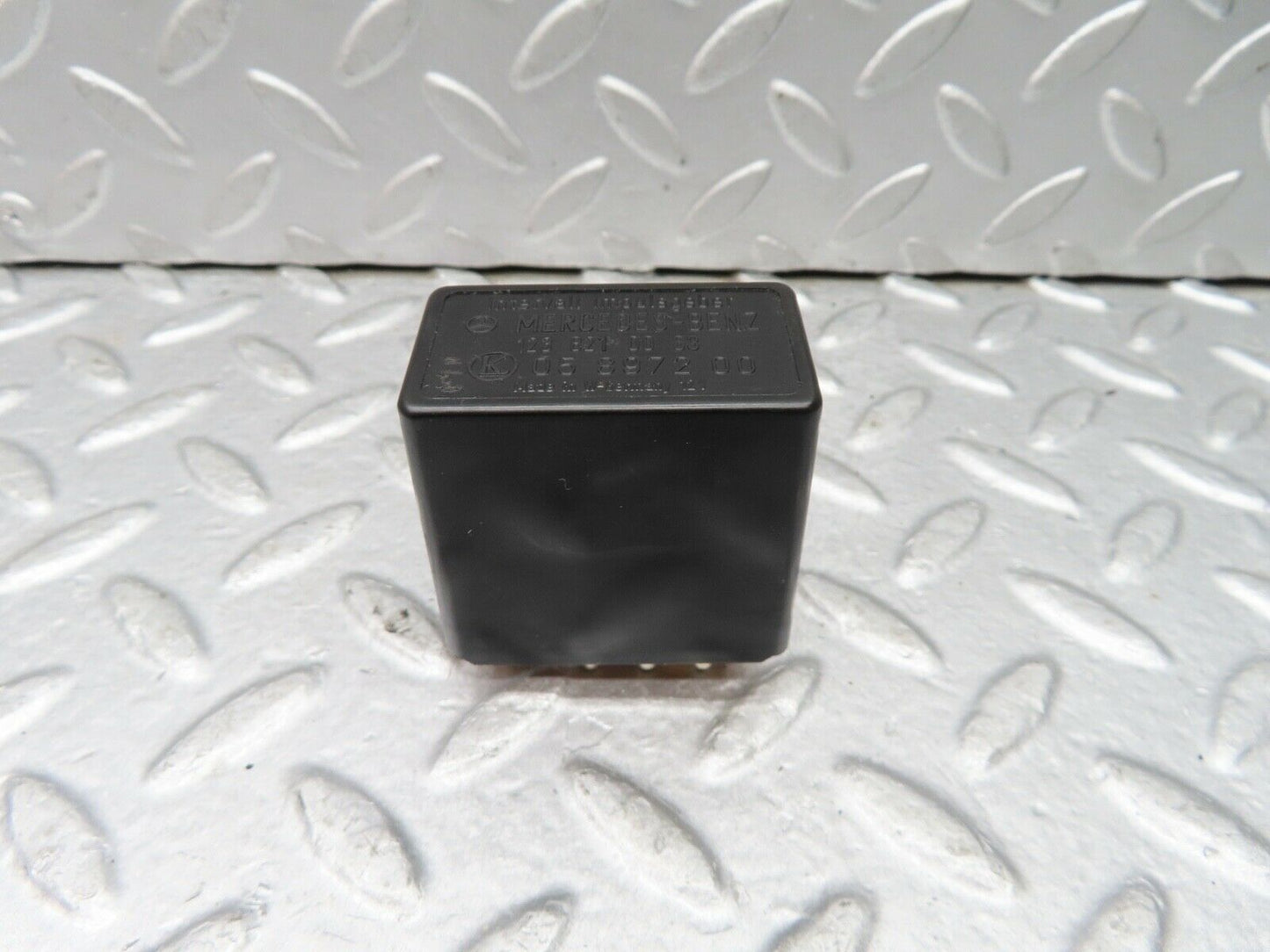 18195 Mercedes-Benz W123 200 Wiper Control Relay 1238210063