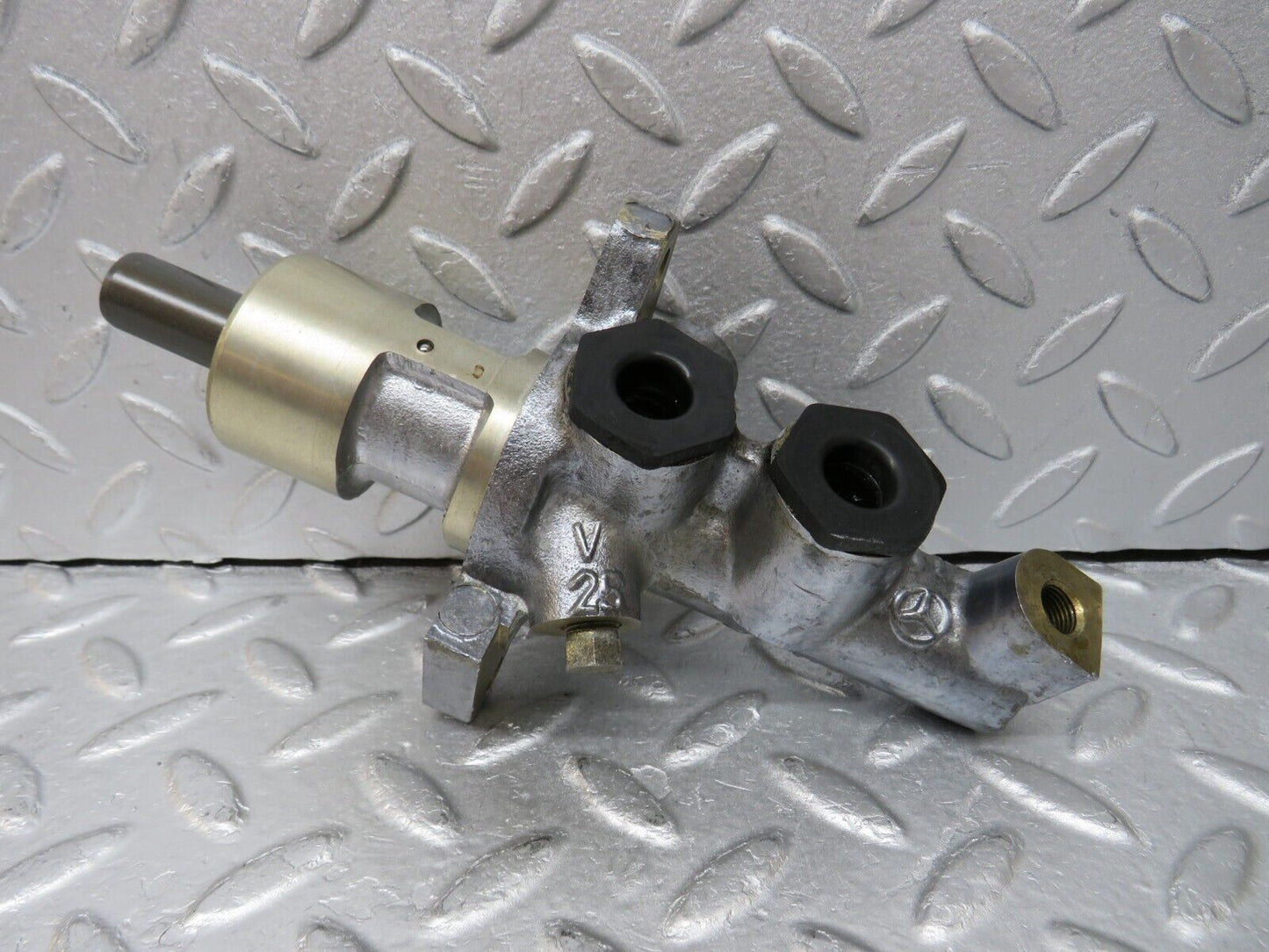 37010 Mercedes-Benz C126 420SEC Coupe Brake Master Cylinder Girling