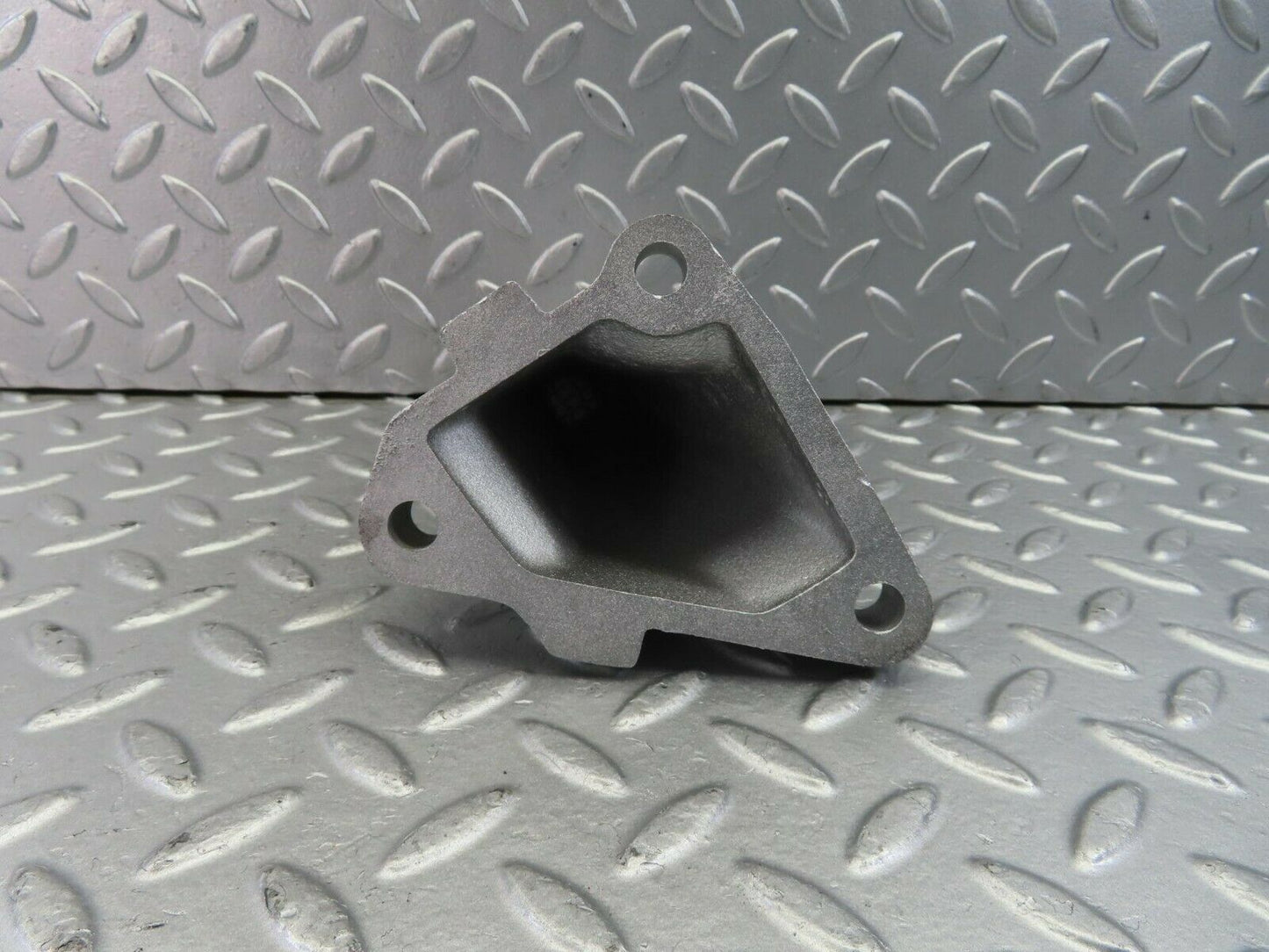 10806 Mercedes-Benz W123 230E Engine Mount Bracket Right Side 1022230304