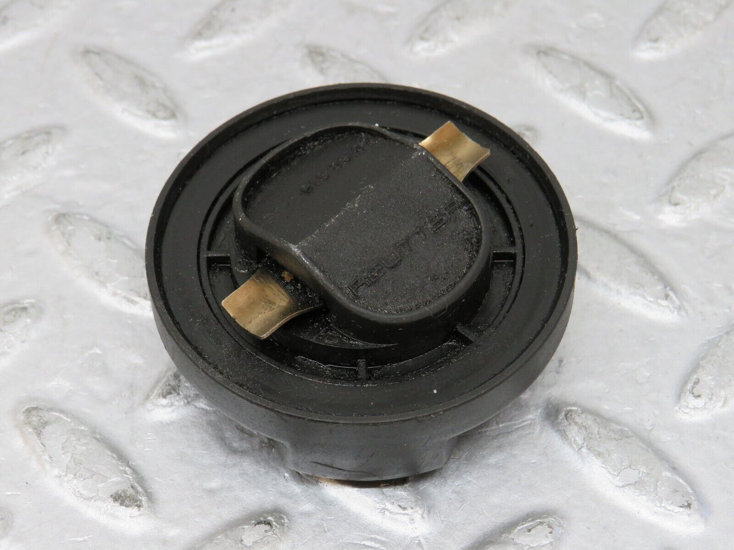 35732 Mercedes-Benz W124 Engine Oil Filler Cap 1110180302
