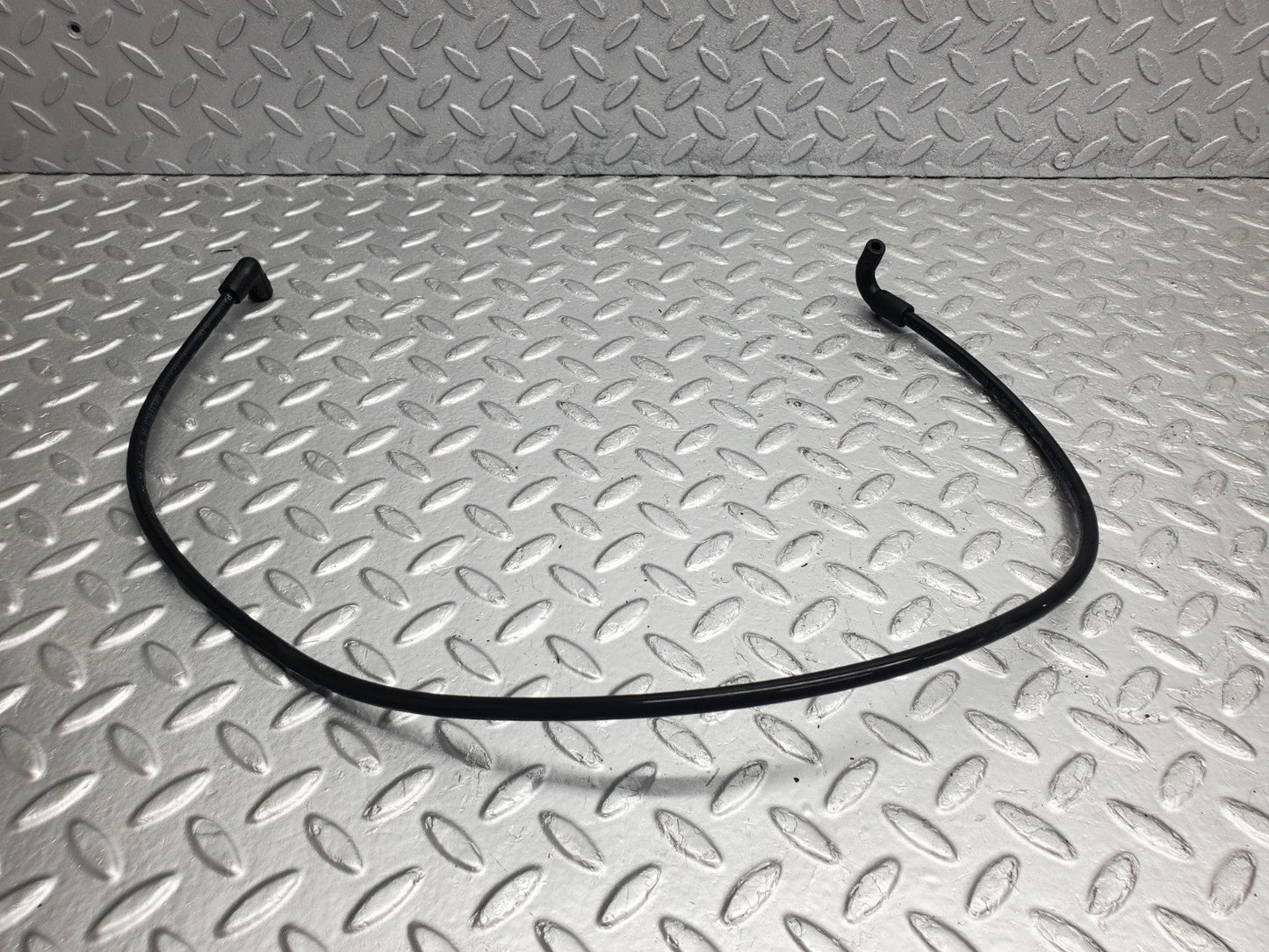 W124 Wagon throttle body valve vacuum hose pipe used OEM