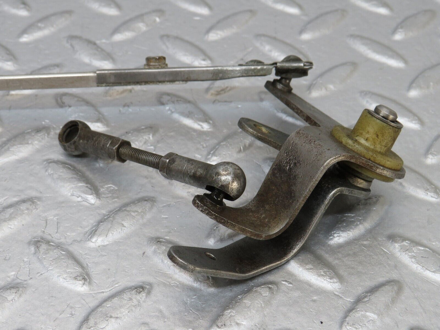 35603 Mercedes-Benz R107 280SL Coupe Throttle Linkage