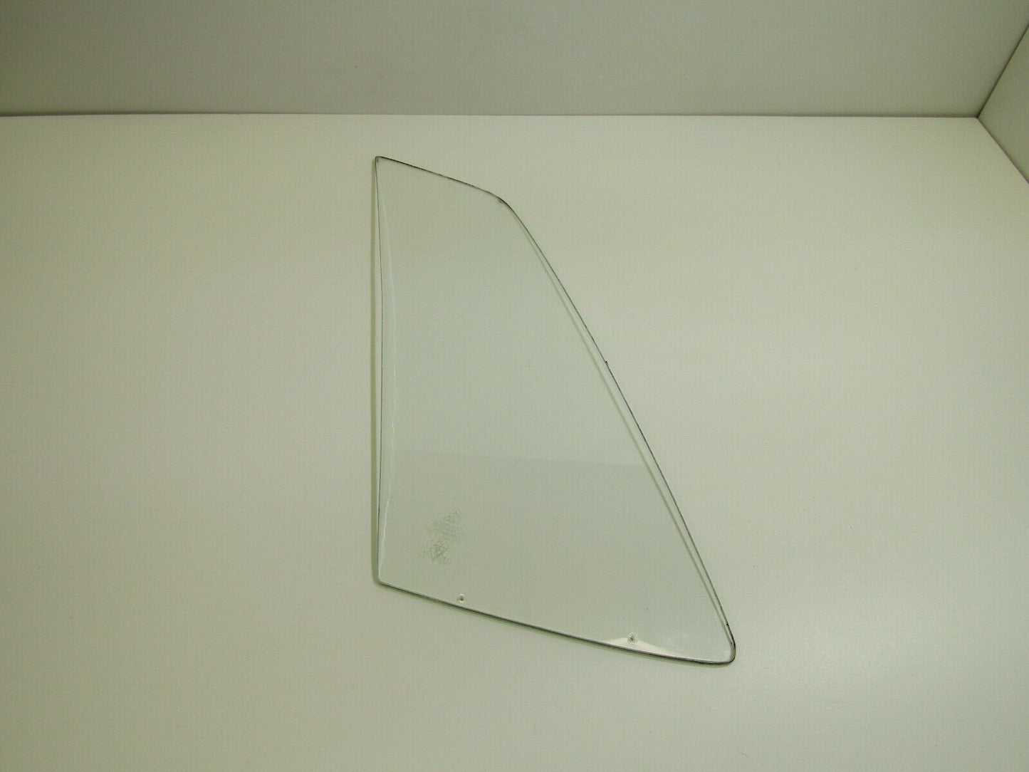 1134 Mercedes-Benz C107 350SLC Coupe Side Window Flap Left Rear Clear