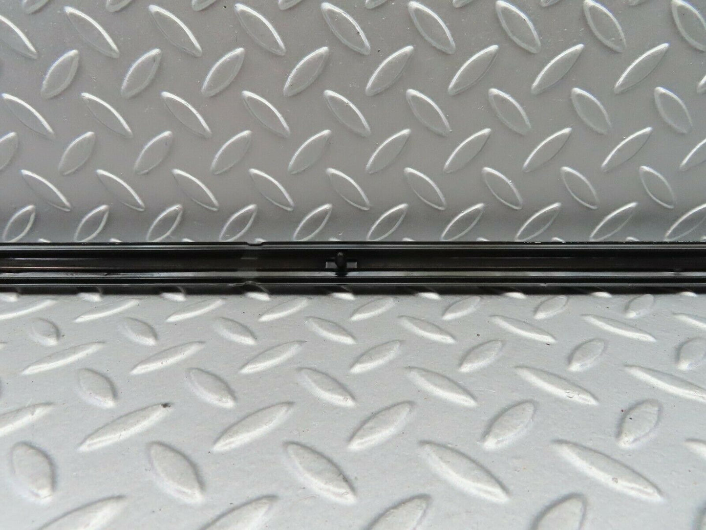 5882 Mercedes-Benz W123 200 Centre Door Chrome Trim Front Right