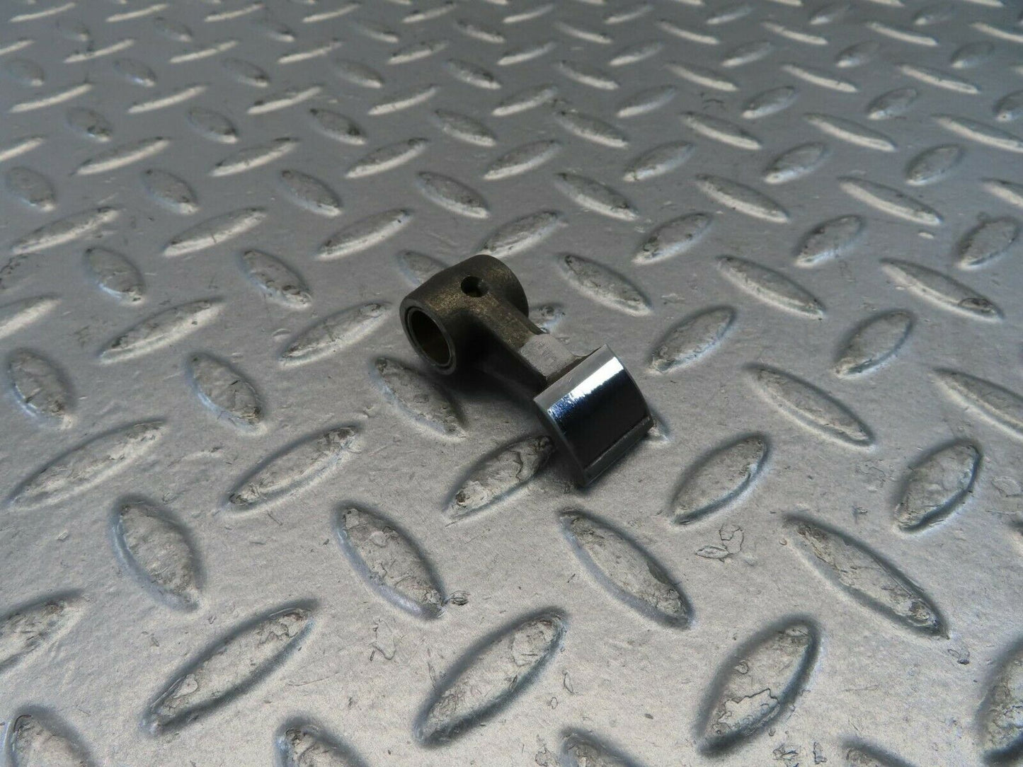 10977 Mercedes-Benz W115 220D Rocker Arm