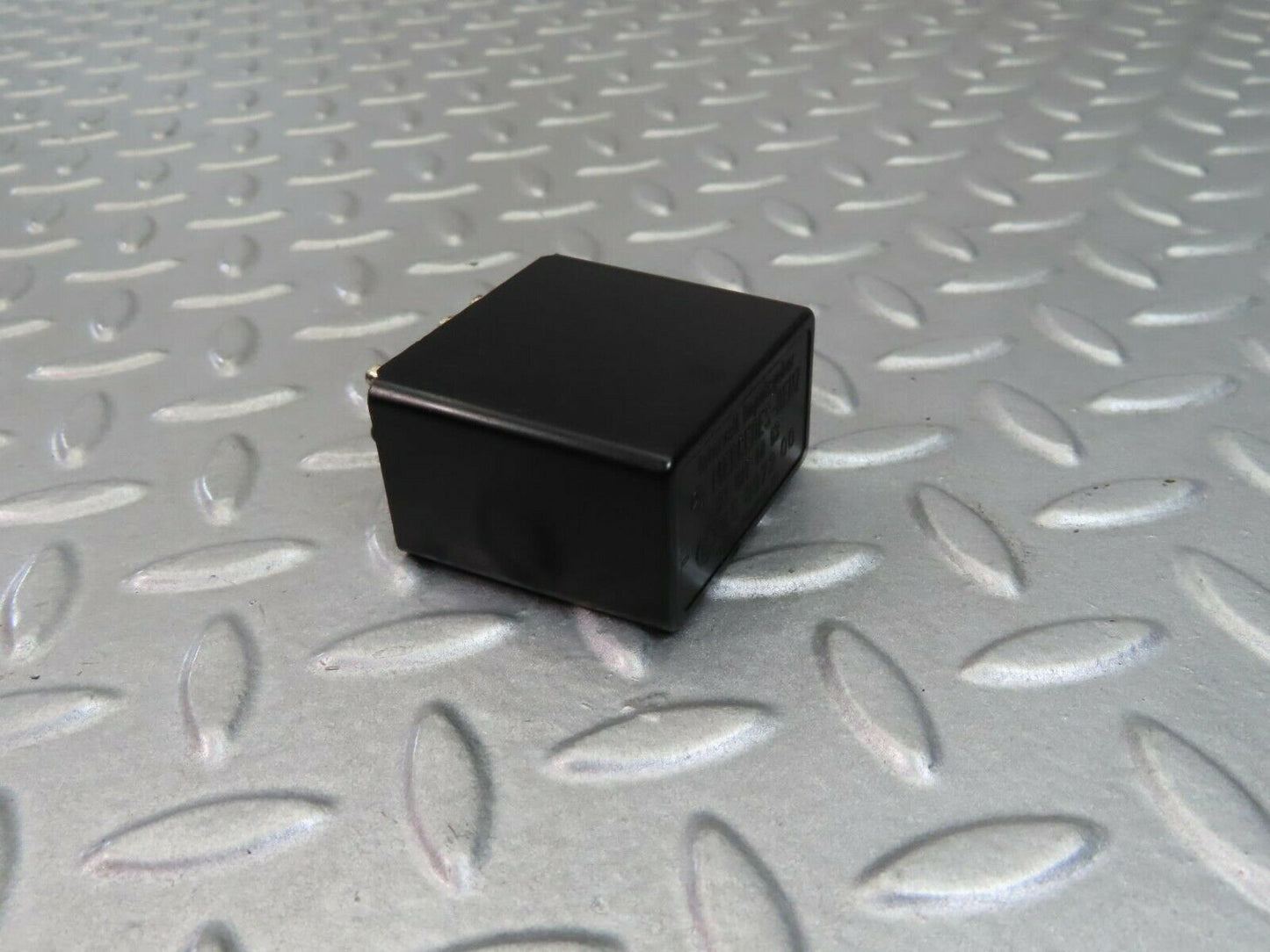 8204 Mercedes-Benz W123 Wiper Control Relay 1238210063