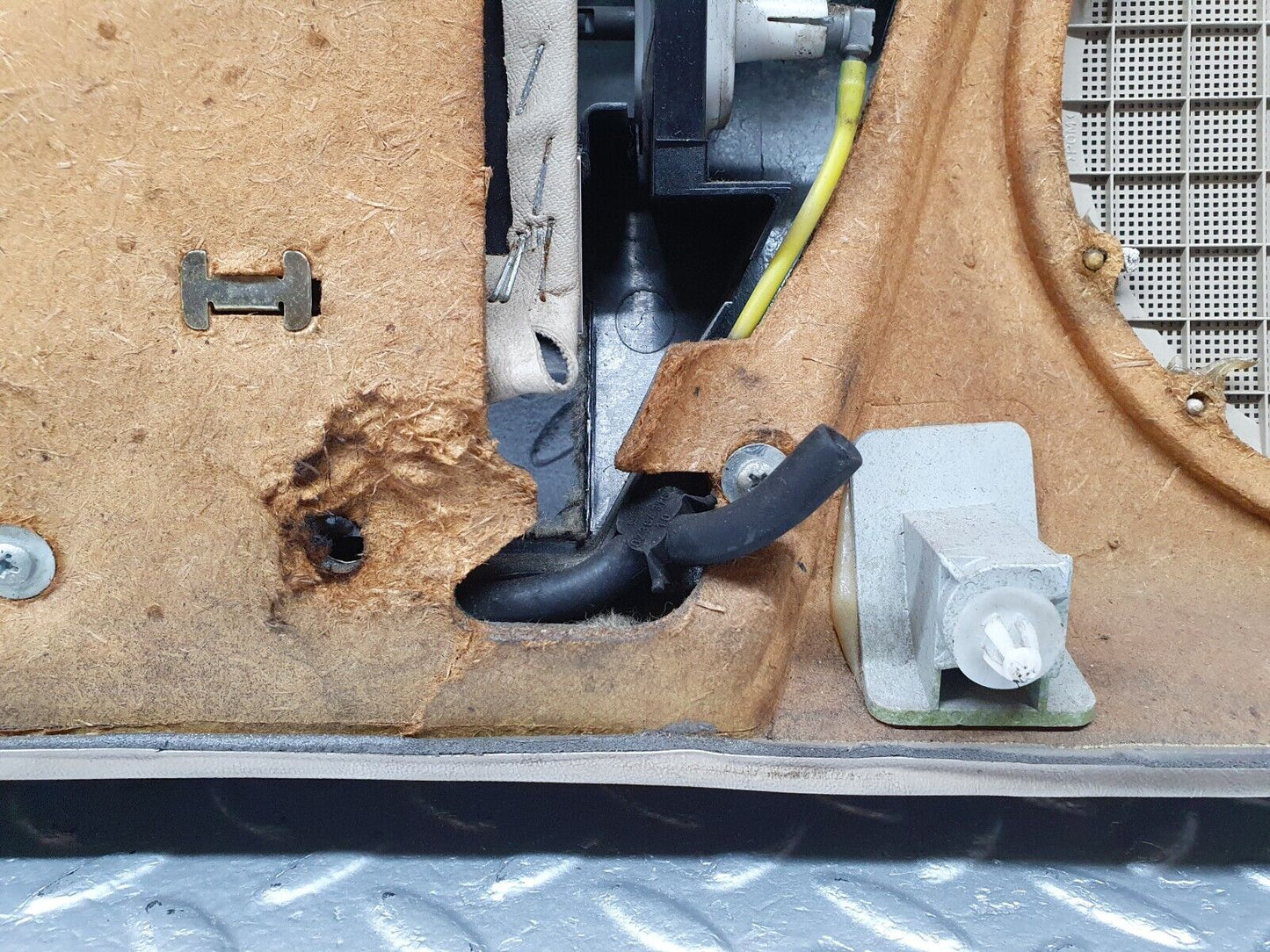 42271 Mercedes-Benz R129 320SL Coupe Front Right Door Card