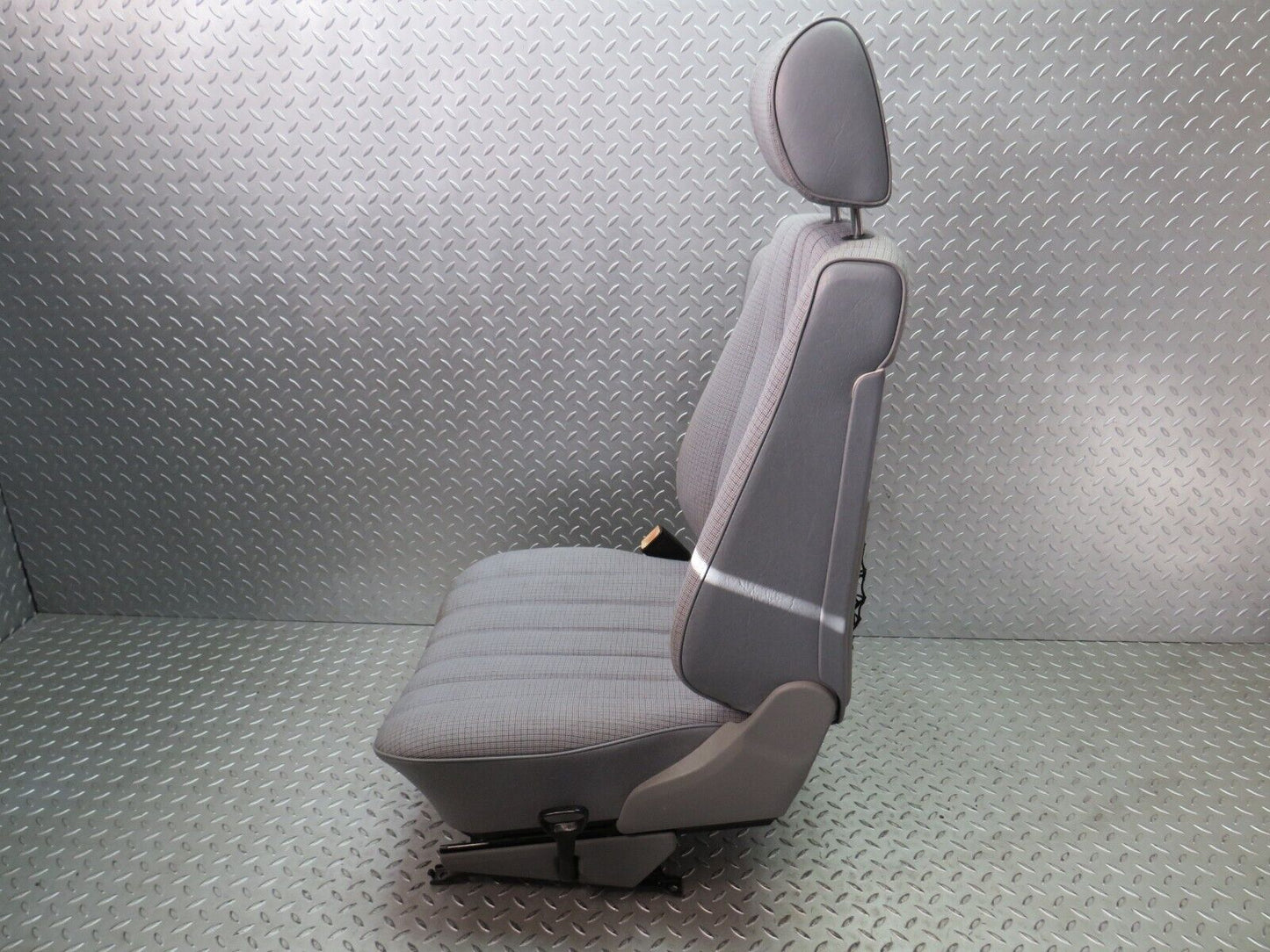 33705 Mercedes-Benz W201 190E Front Left Passenger Seat Grey